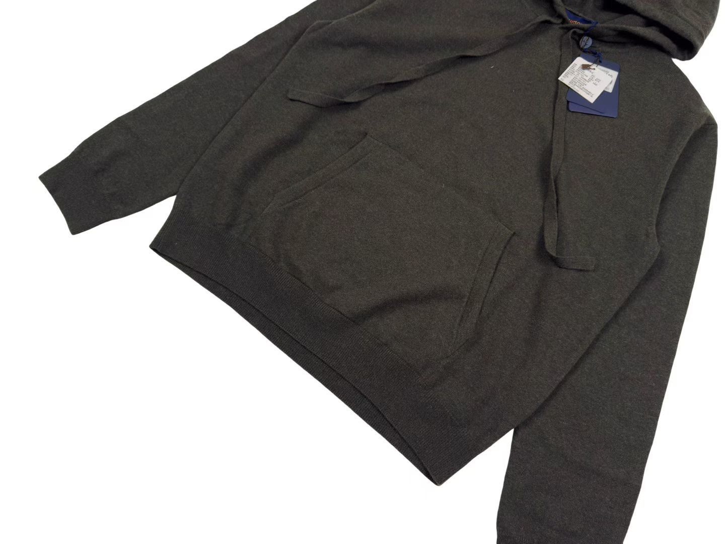 Louis Vuitton Louis Vuitton Embossed Logo Cashmere Hoodie Size US M / EU 48-50 / 2 - 3 Thumbnail