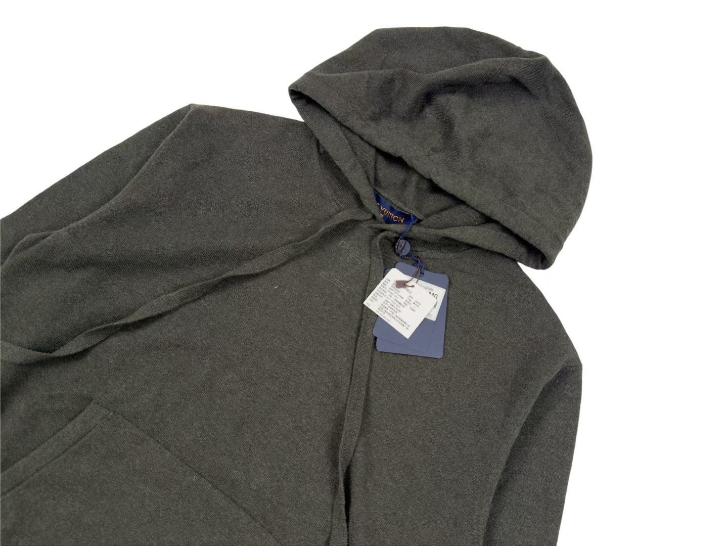 Louis Vuitton Louis Vuitton Embossed Logo Cashmere Hoodie Size US M / EU 48-50 / 2 - 2 Thumbnail