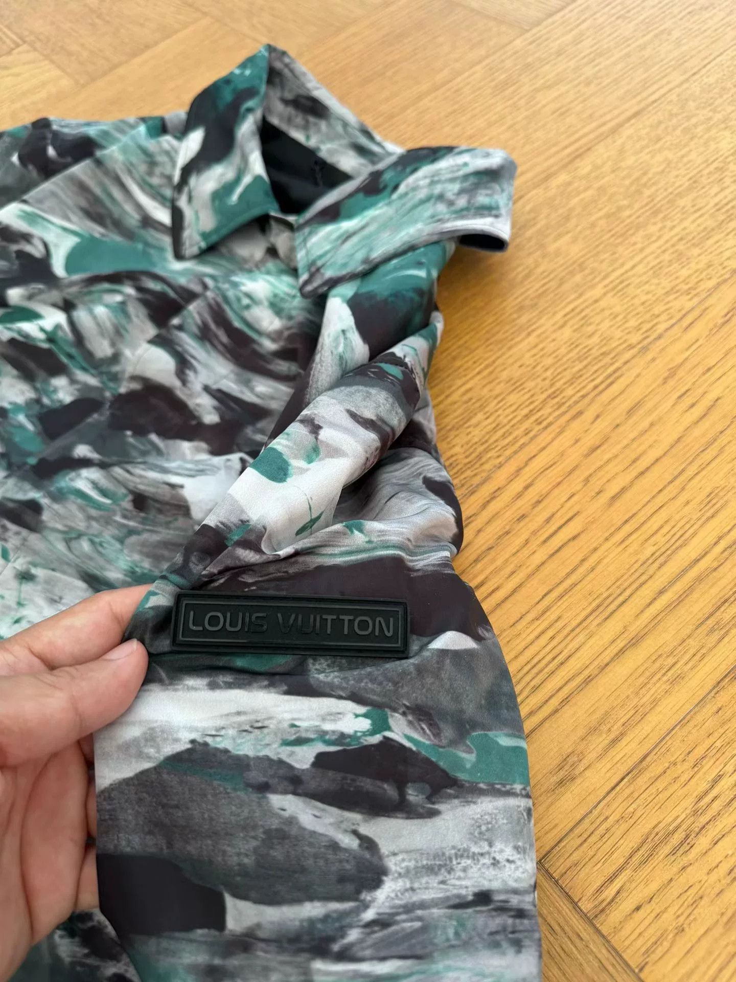 Louis Vuitton Louis Vuitton Camouflage Logo Windbreaker Size US M / EU 48-50 / 2 - 5 Thumbnail
