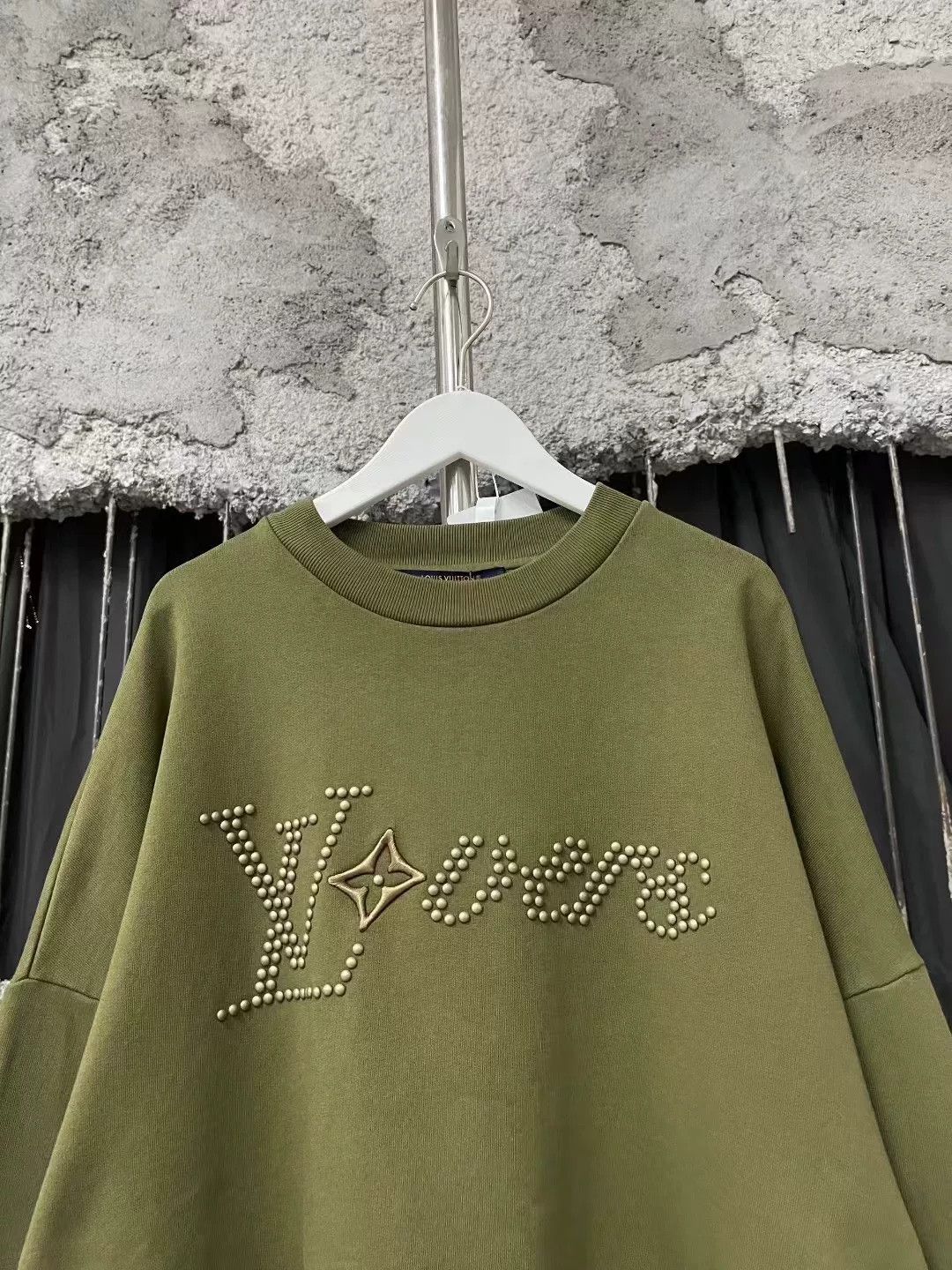 Louis Vuitton Louis Vuitton Pharrell Green Rivet Logo Hoodie Size US XS / EU 42 / 0 - 3 Thumbnail