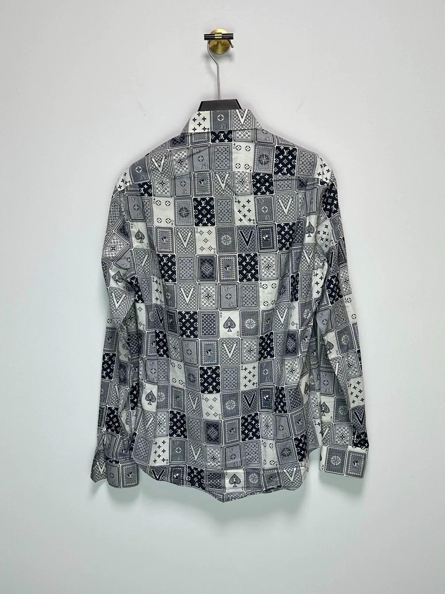 Louis Vuitton Louis Vuitton Monogram Playing Card Print Shirt Size US L / EU 52-54 / 3 - 2 Thumbnail