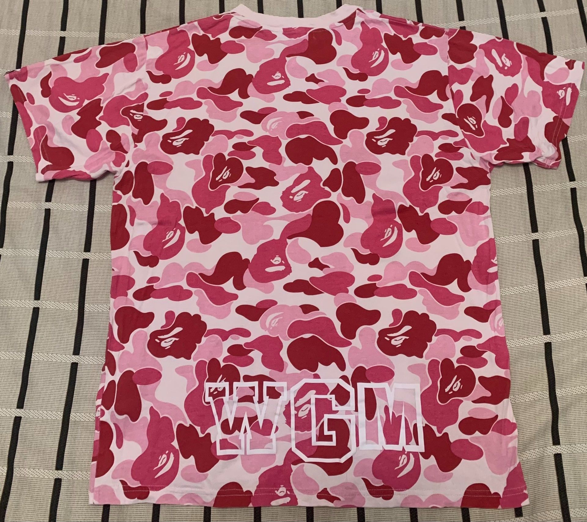 Bape Bape Shark Camo Pink T-Shirt M Men Size US M / EU 48-50 / 2 - 2 Thumbnail