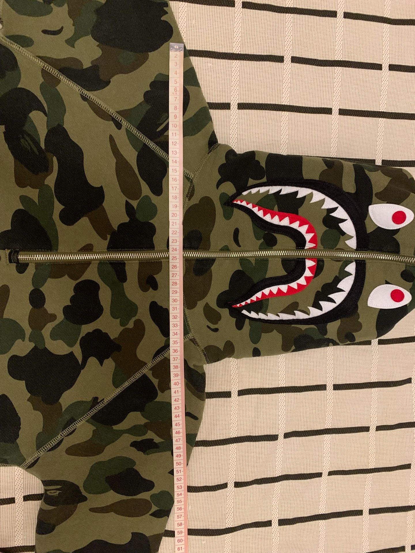 Bape Bape Shark Camo Green Hoodie S Men Size US S / EU 44-46 / 1 - 9 Thumbnail
