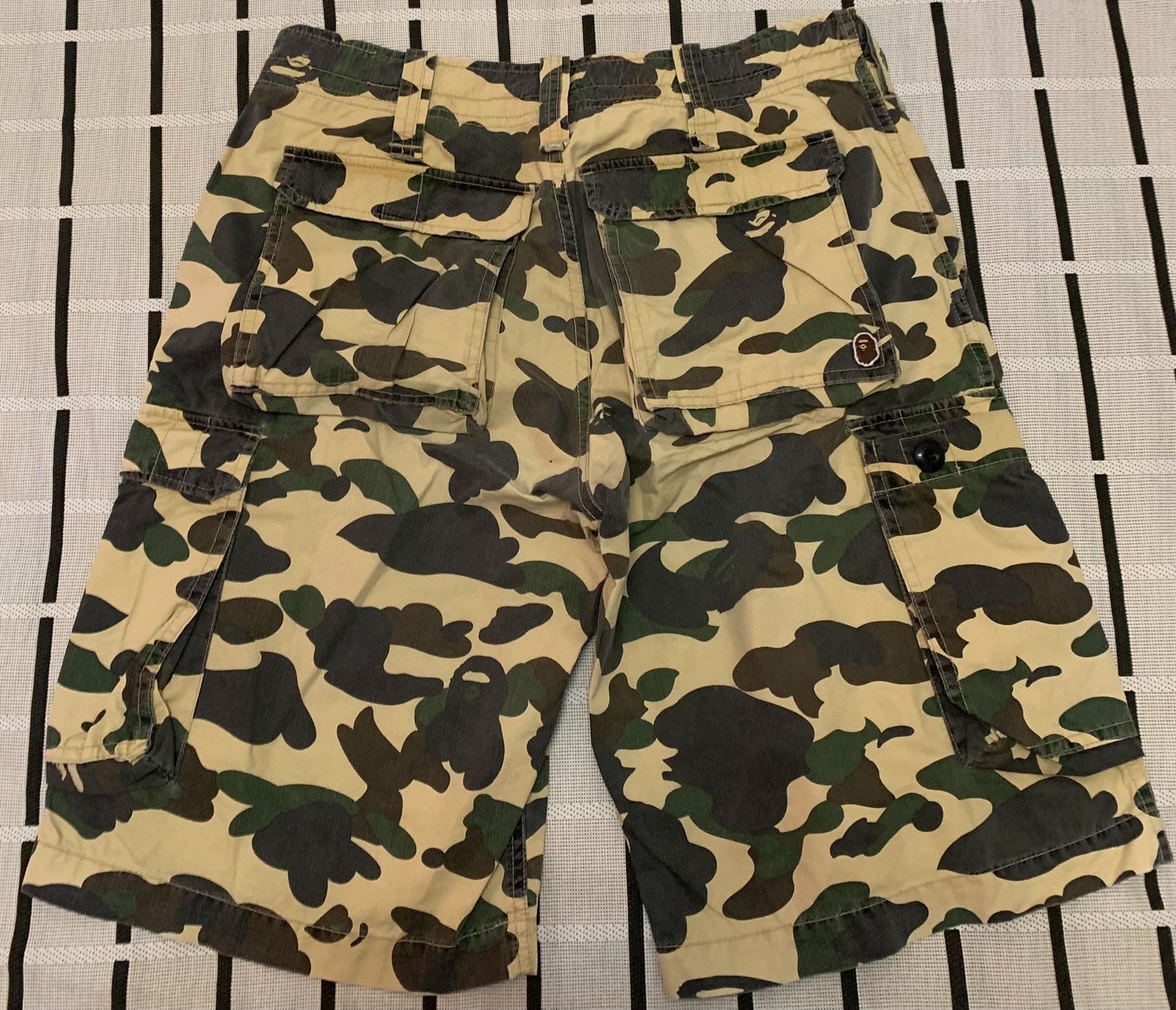 Bape Bape Camo Yellow Shorts S Men Size US 30 / EU 46 - 2 Thumbnail
