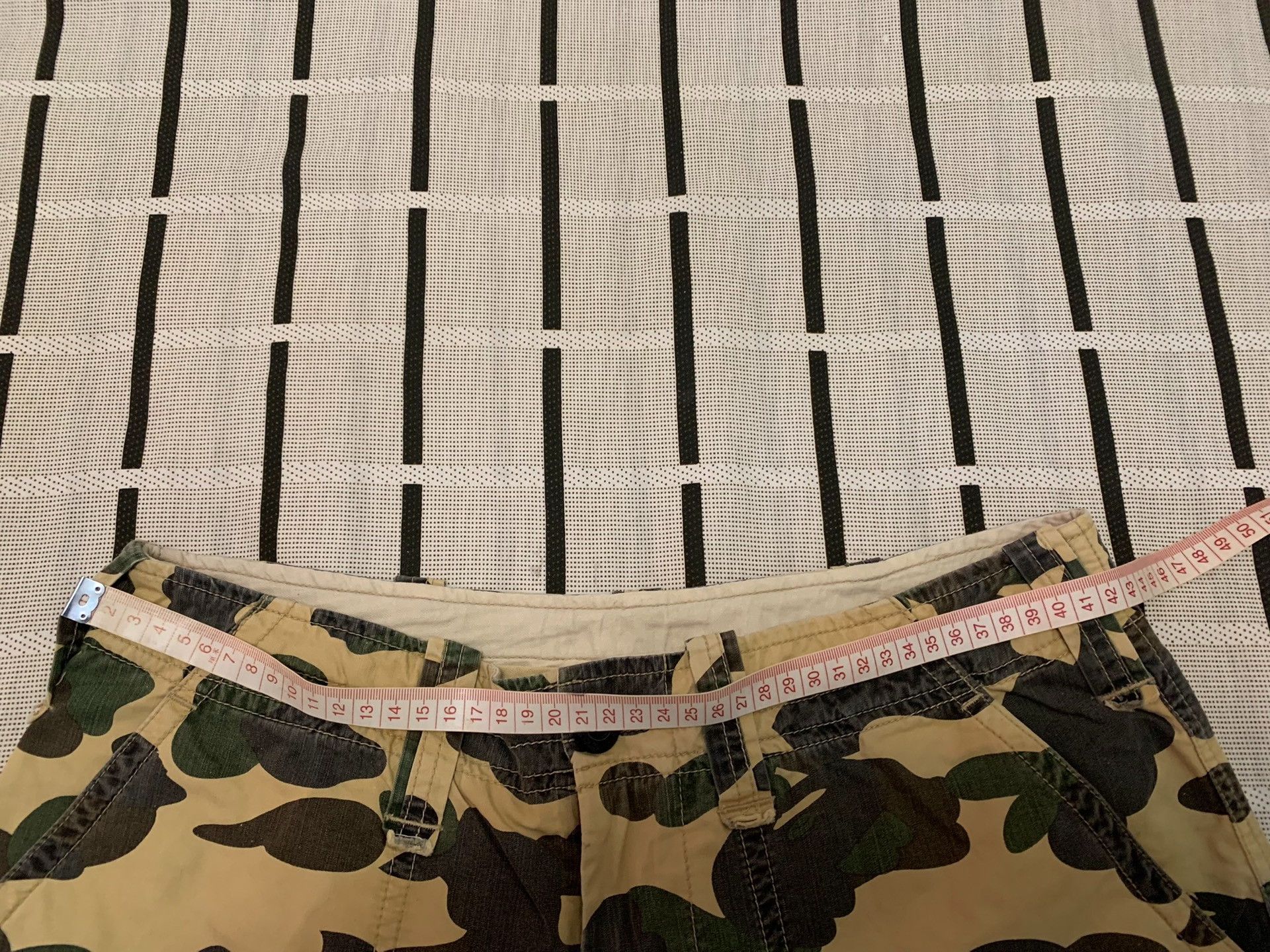 Bape Bape Camo Yellow Shorts S Men Size US 30 / EU 46 - 8 Thumbnail