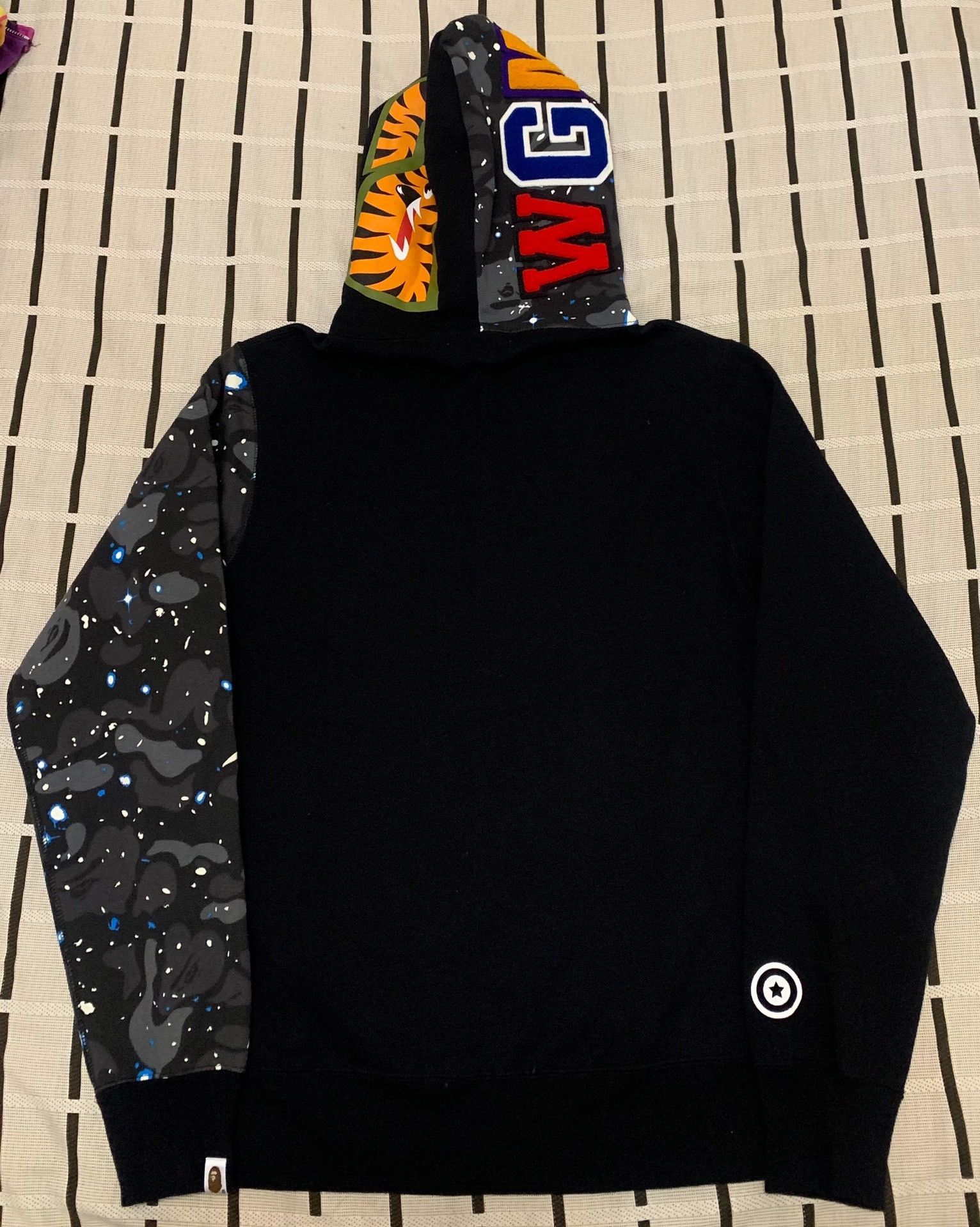 Bape Bape Shark Camo Hoodie L Men Size US L / EU 52-54 / 3 - 2 Thumbnail