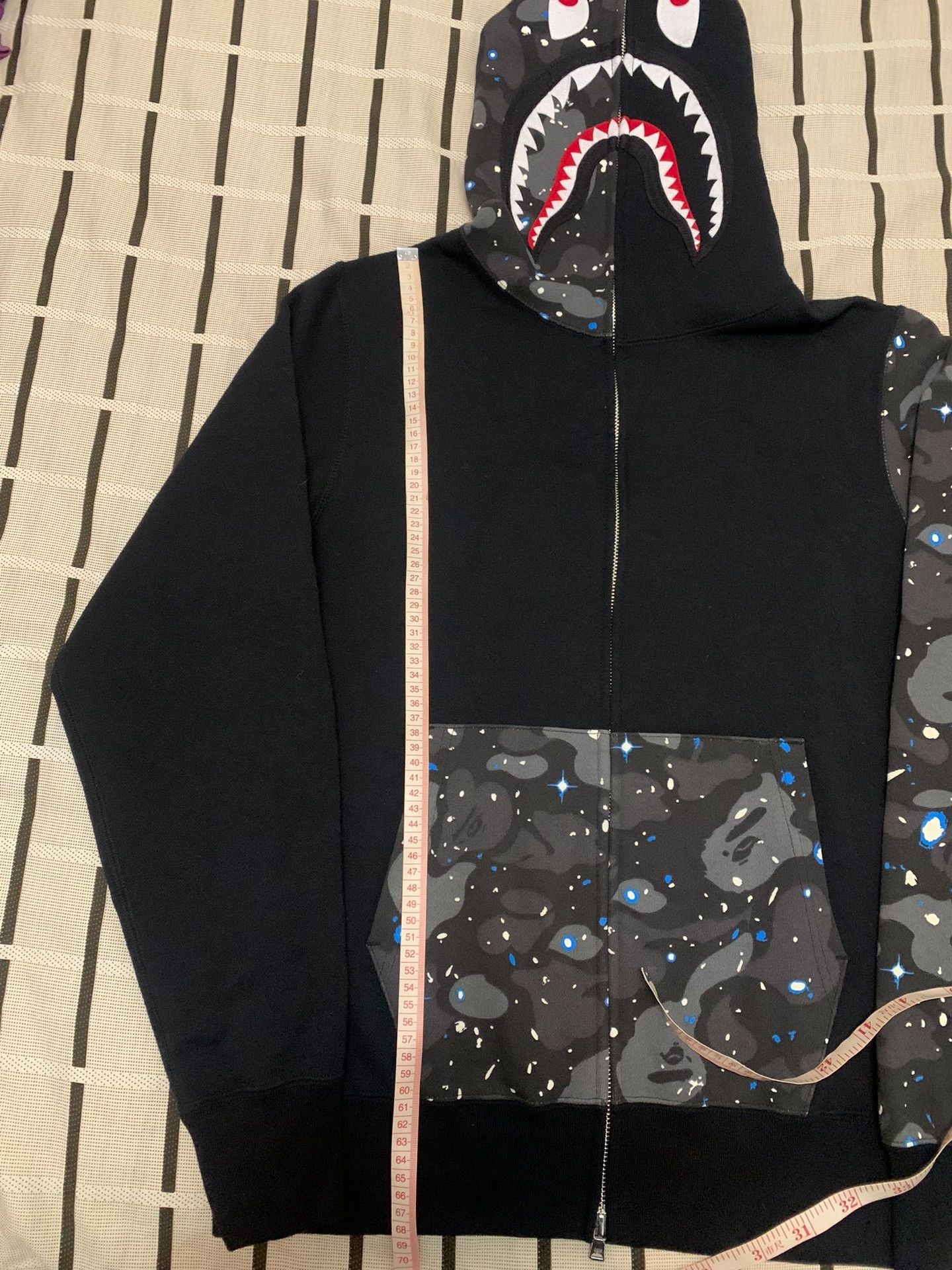 Bape Bape Shark Camo Hoodie L Men Size US L / EU 52-54 / 3 - 7 Thumbnail