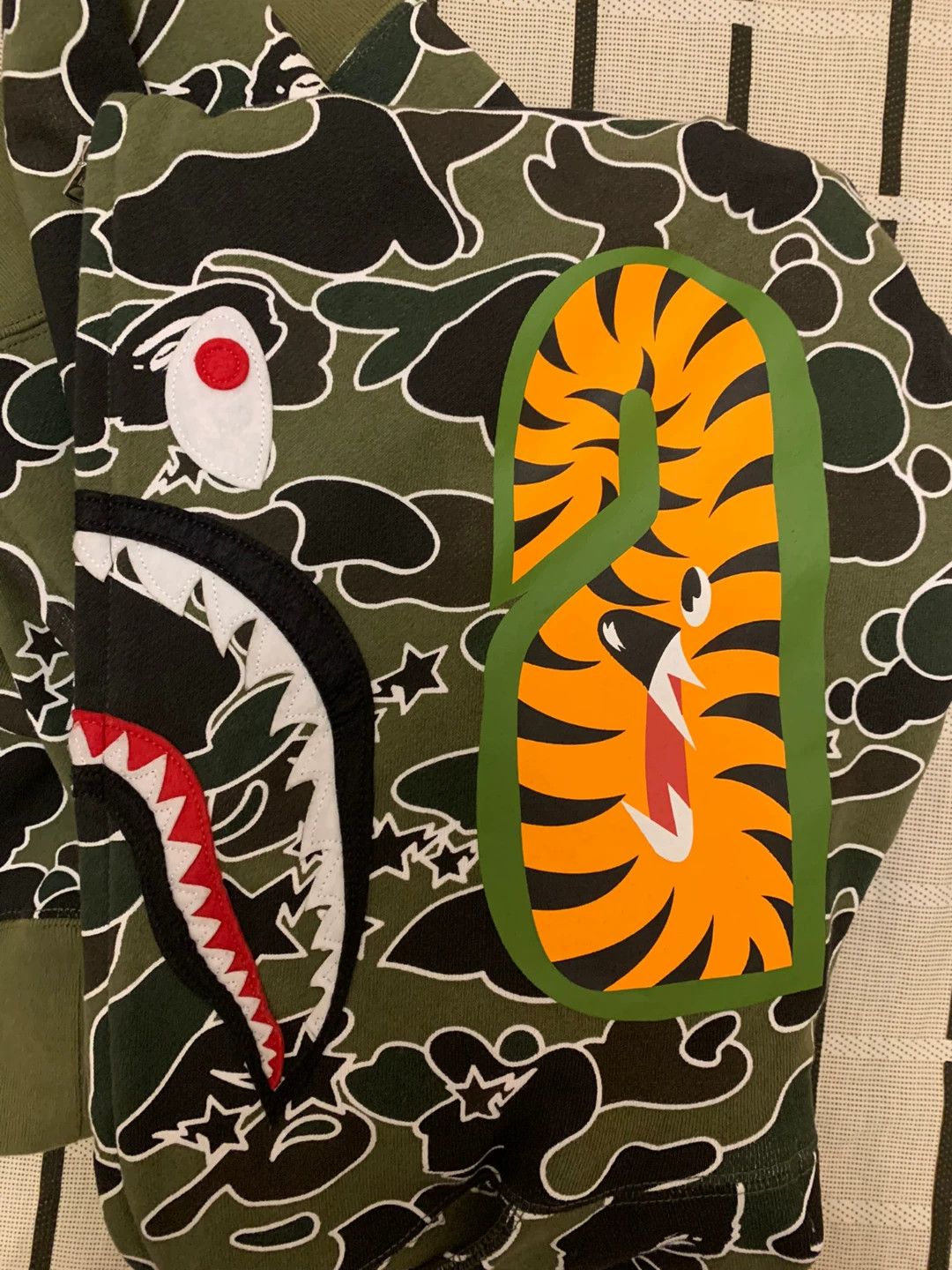 Bape Bape Shark White Hoodie M Men Size US M / EU 48-50 / 2 - 3 Thumbnail