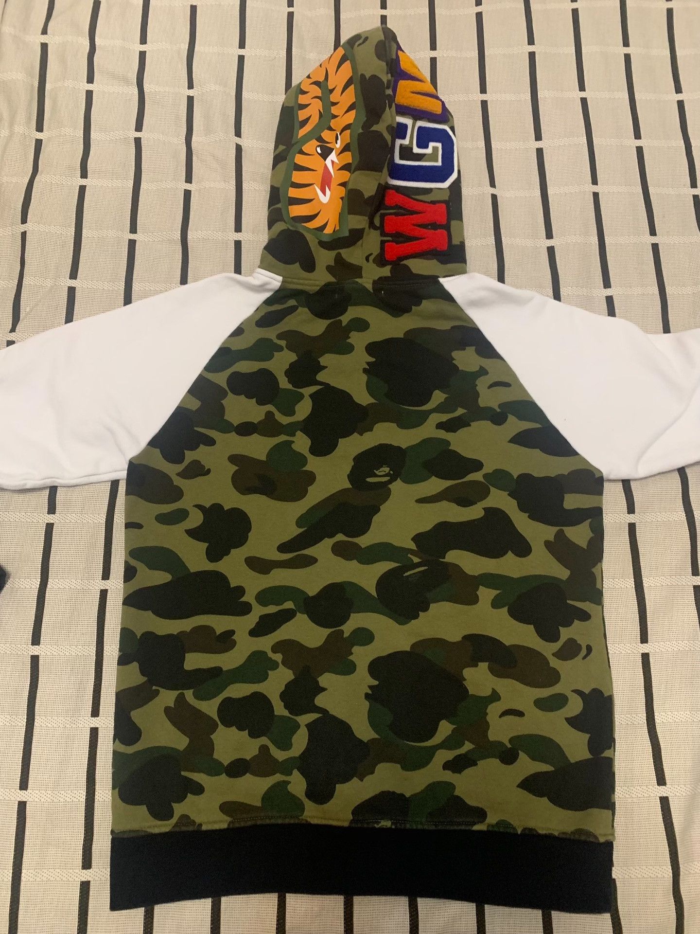 Bape Bape Shark Camo Green Light Jacket S Men Size US S / EU 44-46 / 1 - 2 Thumbnail