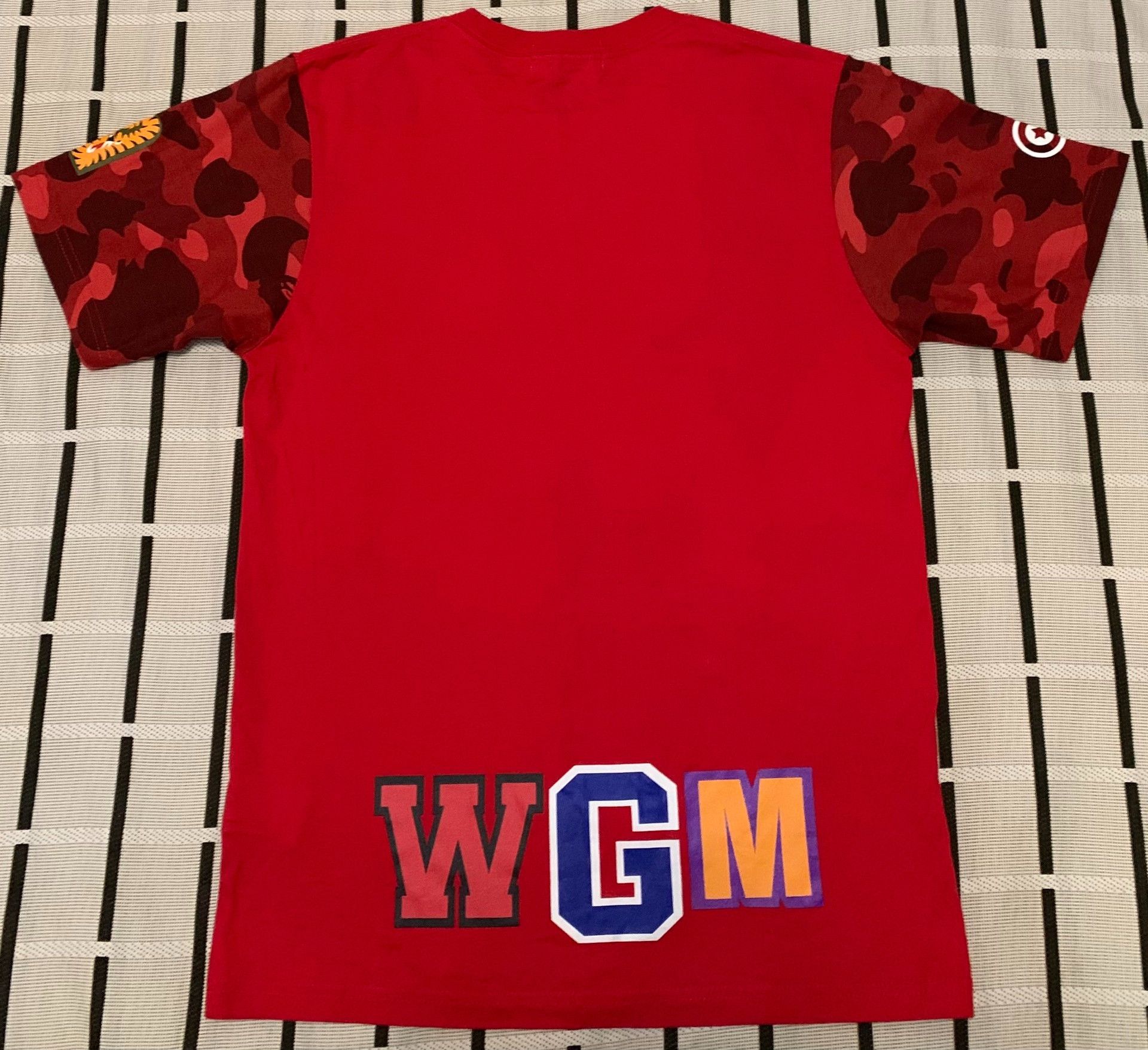 Bape Bape Shark Camo Red T-Shirt S Men Size US S / EU 44-46 / 1 - 2 Thumbnail