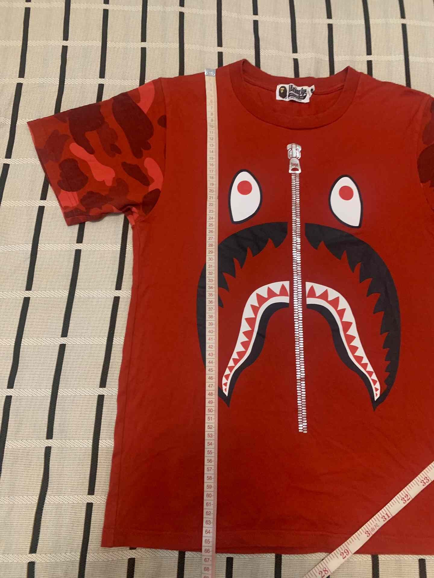 Bape Bape Shark Camo Red T-Shirt S Men Size US S / EU 44-46 / 1 - 7 Thumbnail