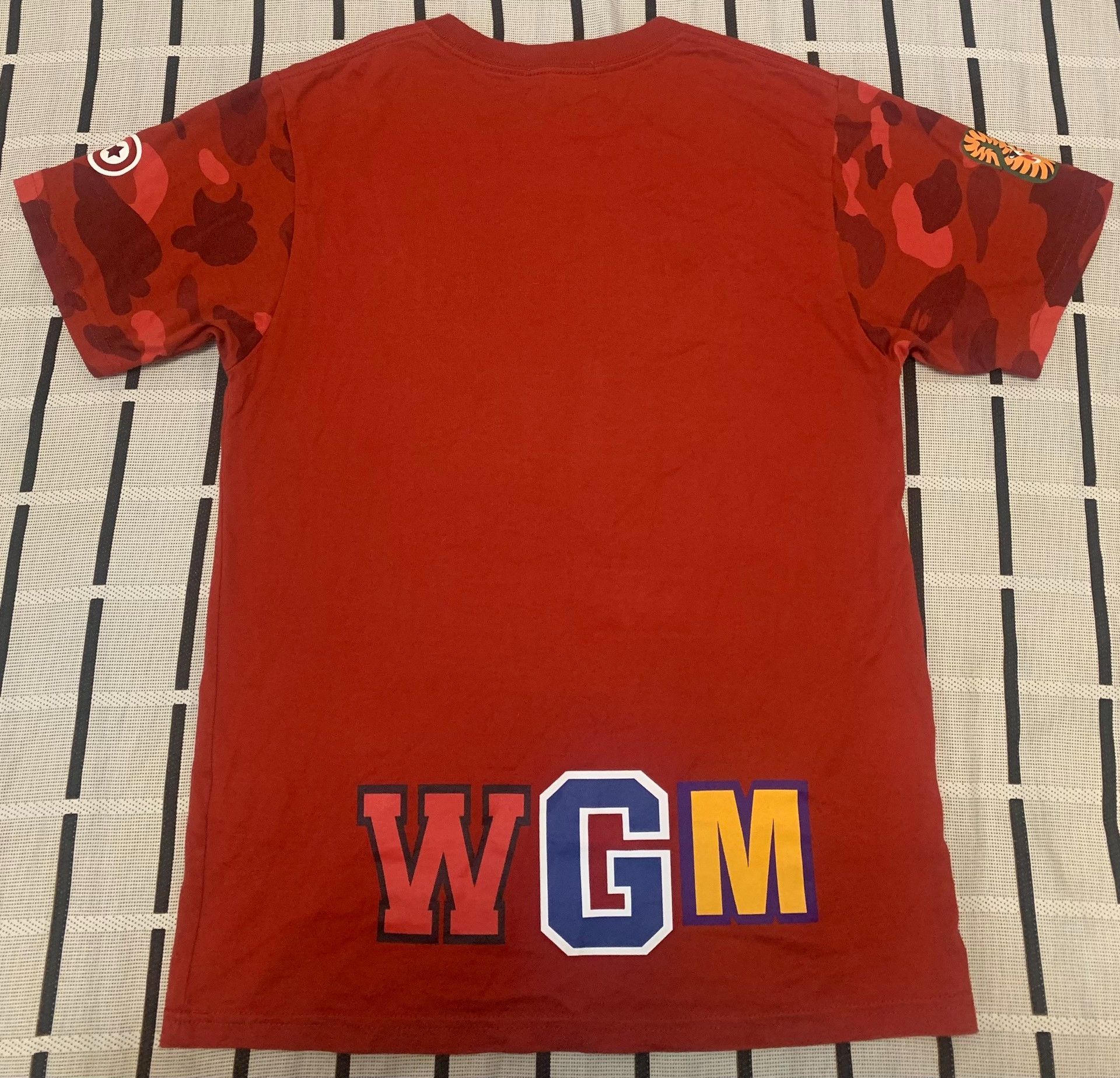 Bape Bape Shark Camo Red T-Shirt S Men Size US S / EU 44-46 / 1 - 2 Thumbnail