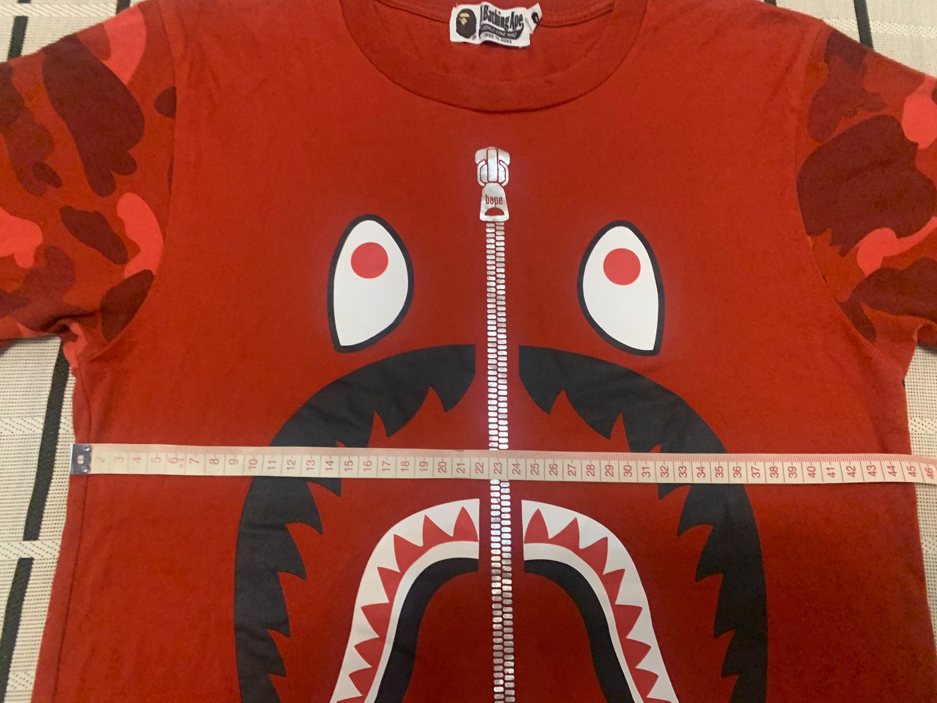 Bape Bape Shark Camo Red T-Shirt S Men Size US S / EU 44-46 / 1 - 8 Thumbnail