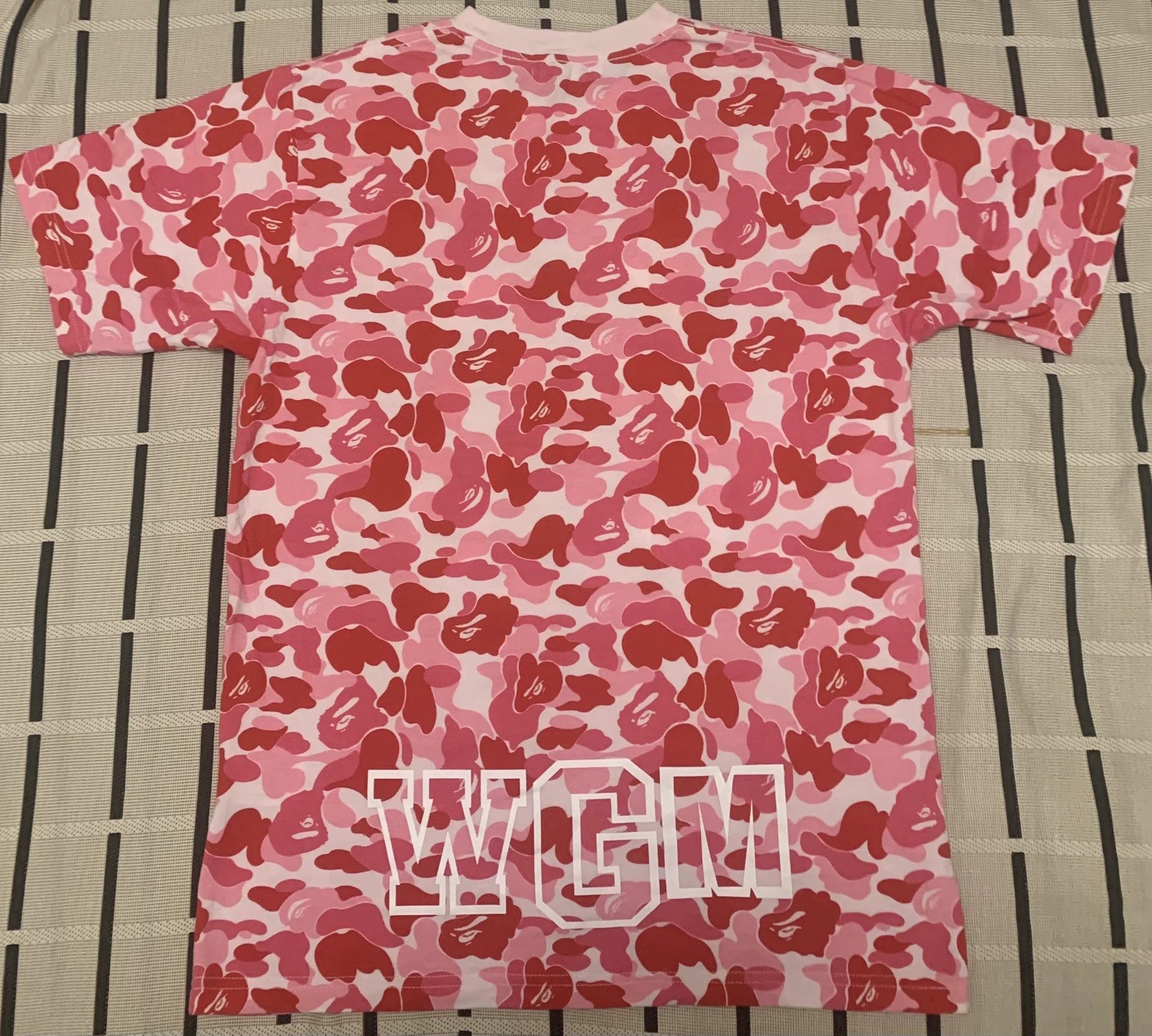 Bape Bape Shark Camo Pink T-Shirt M Men Size US M / EU 48-50 / 2 - 2 Thumbnail
