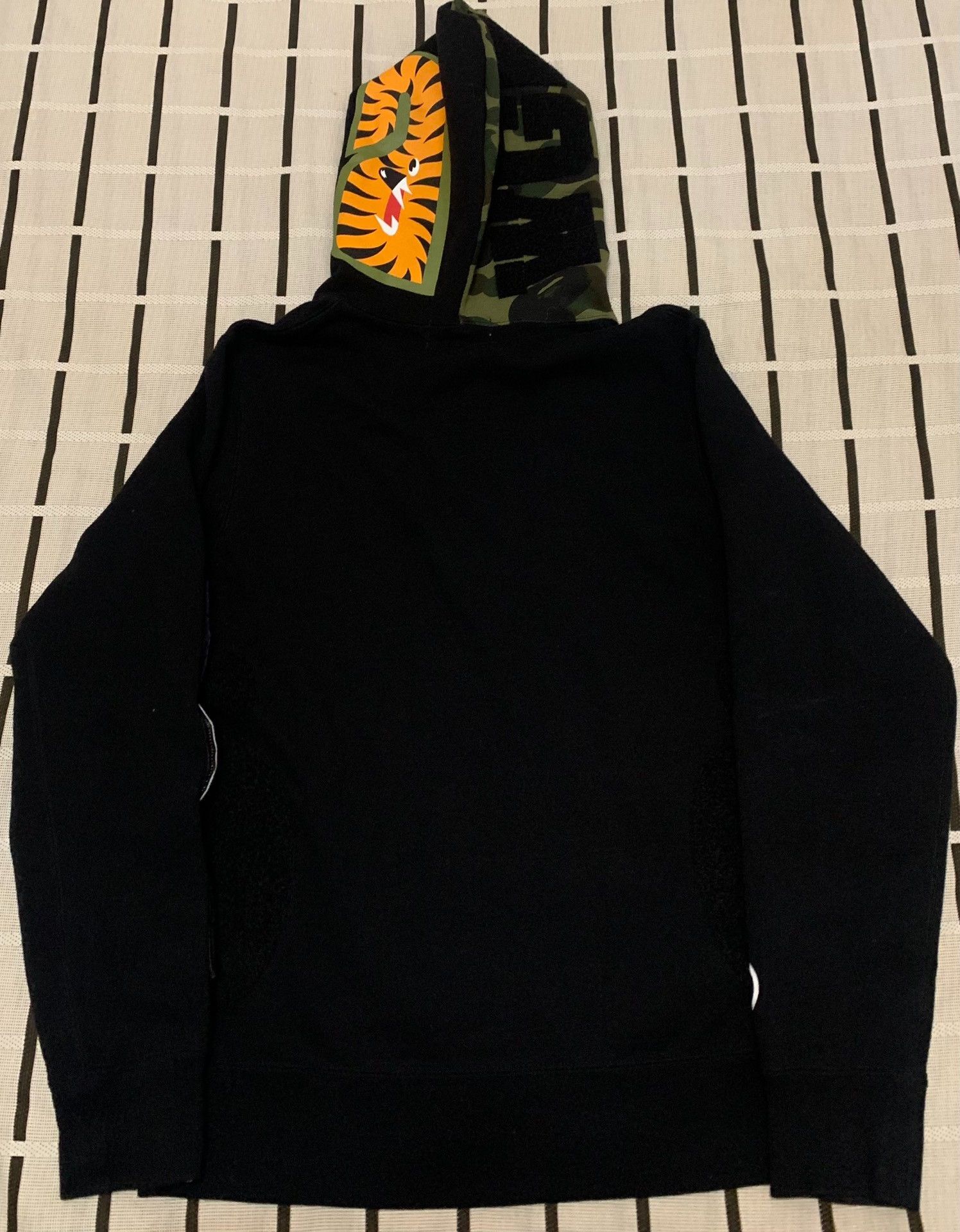 Bape Bape Shark Camo Green Hoodie M Men Size US M / EU 48-50 / 2 - 2 Thumbnail