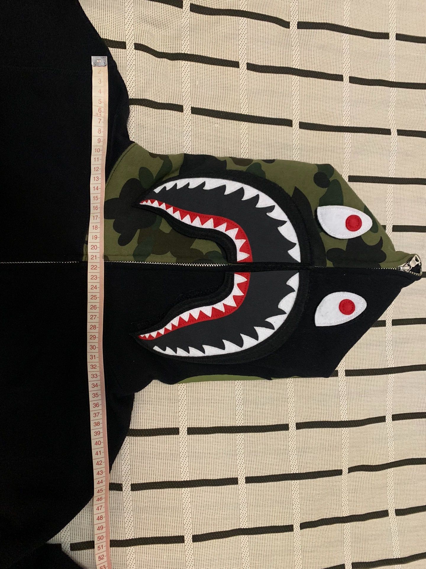 Bape Bape Shark Camo Green Hoodie M Men Size US M / EU 48-50 / 2 - 8 Thumbnail