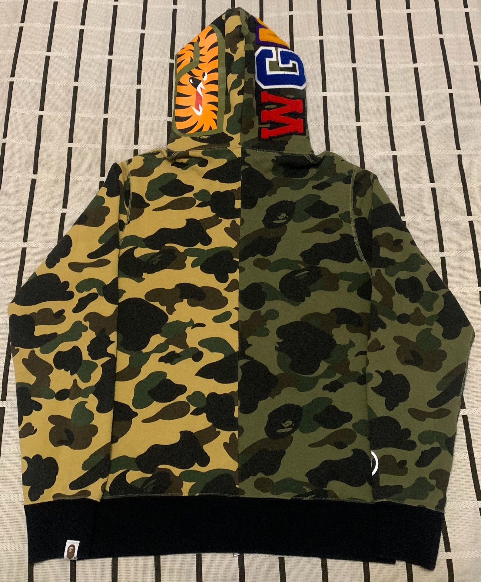 Bape Bape Shark Camo Yellow Light Jacket M Men Size US M / EU 48-50 / 2 - 2 Thumbnail