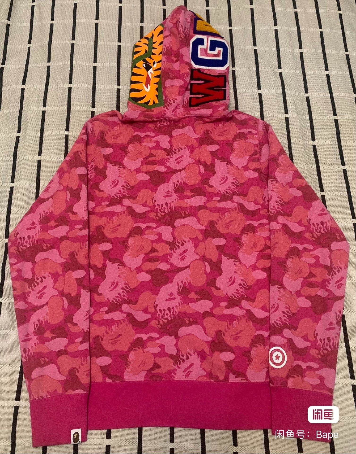 Bape Bape Shark Camo Red Light Jacket M Men Size US M / EU 48-50 / 2 - 2 Thumbnail