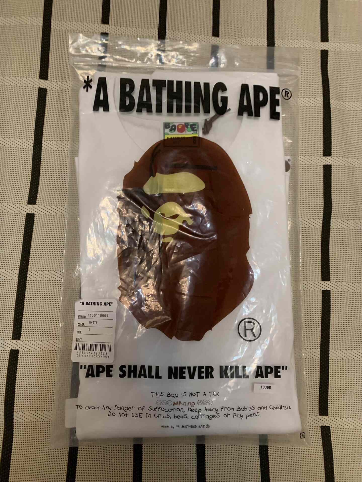 Bape Bape Shark T-Shirt S Men Size US S / EU 44-46 / 1 - 3 Thumbnail