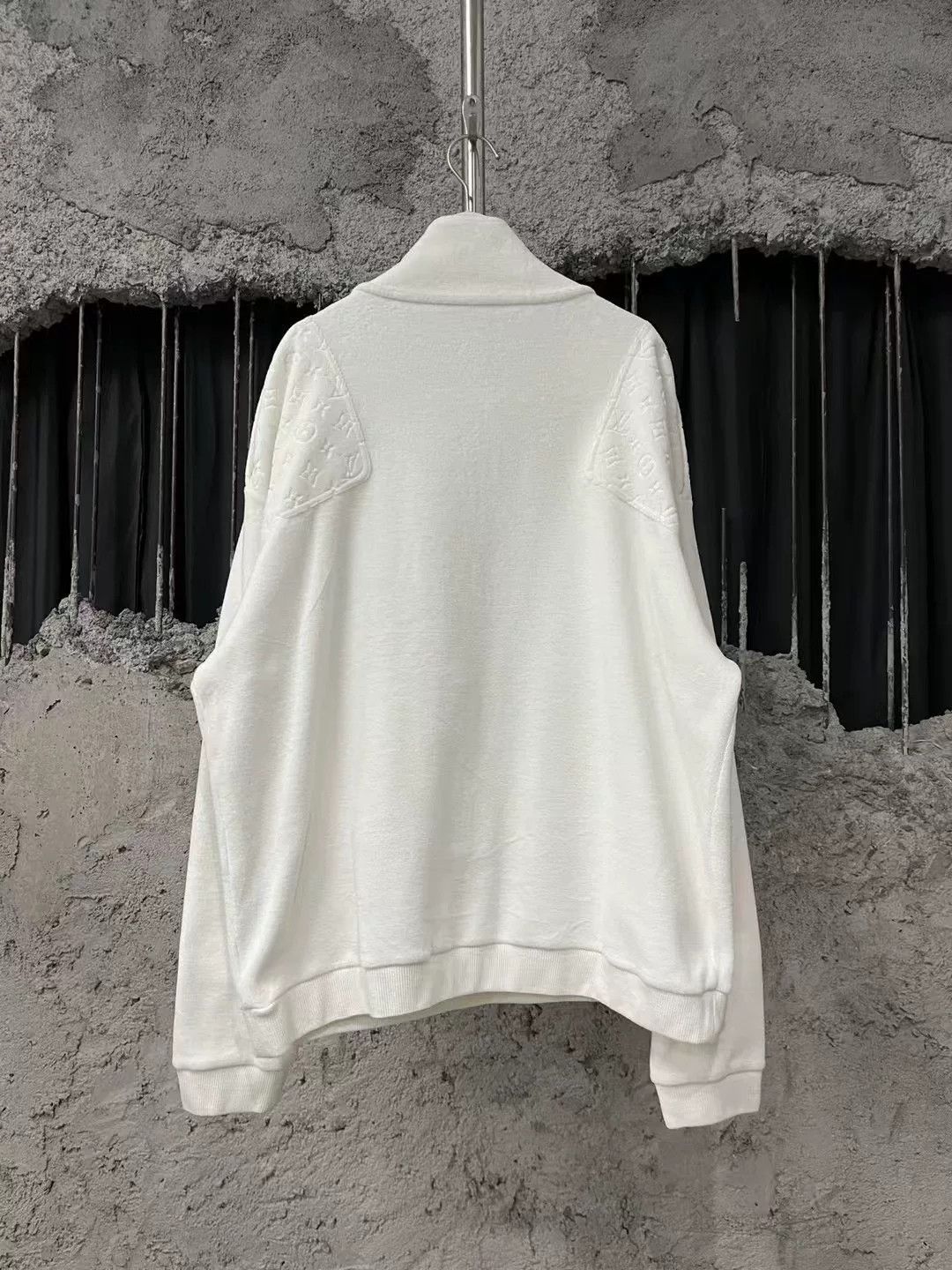Louis Vuitton Louis Vuitton Velvet Embossed Monogram Half-Zip Sweatshirt Size US L / EU 52-54 / 3 - 2 Thumbnail