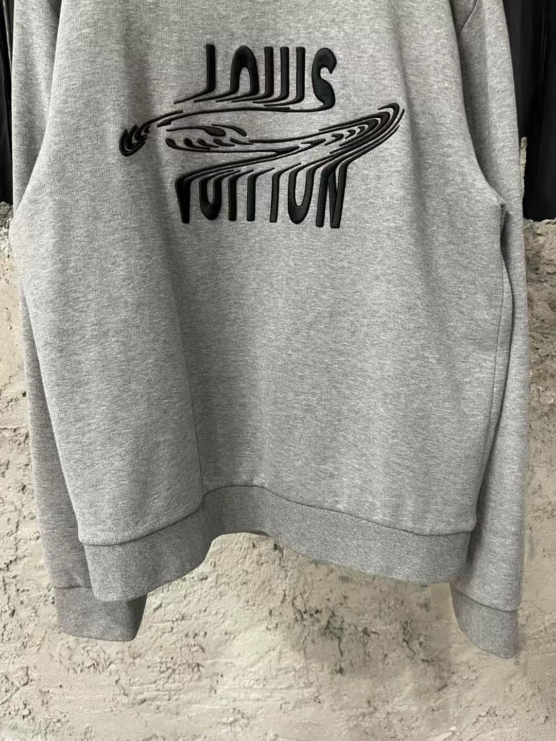 Louis Vuitton Louis Vuitton Embroidered Twisted Logo Sweatshirt Size US M / EU 48-50 / 2 - 4 Thumbnail
