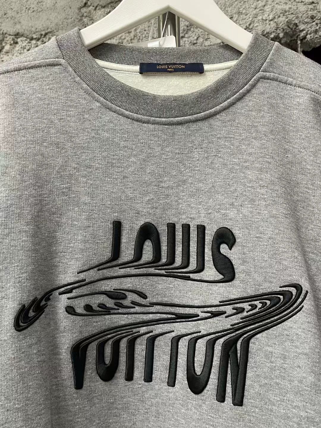 Louis Vuitton Louis Vuitton Embroidered Twisted Logo Sweatshirt Size US M / EU 48-50 / 2 - 5 Thumbnail
