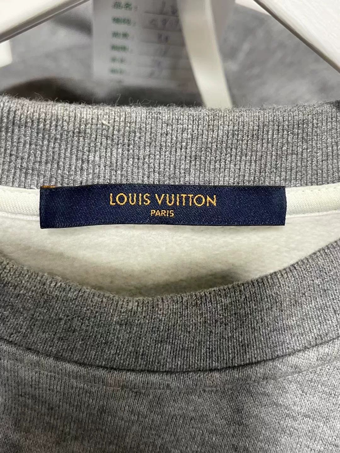 Louis Vuitton Louis Vuitton Embroidered Twisted Logo Sweatshirt Size US M / EU 48-50 / 2 - 6 Thumbnail