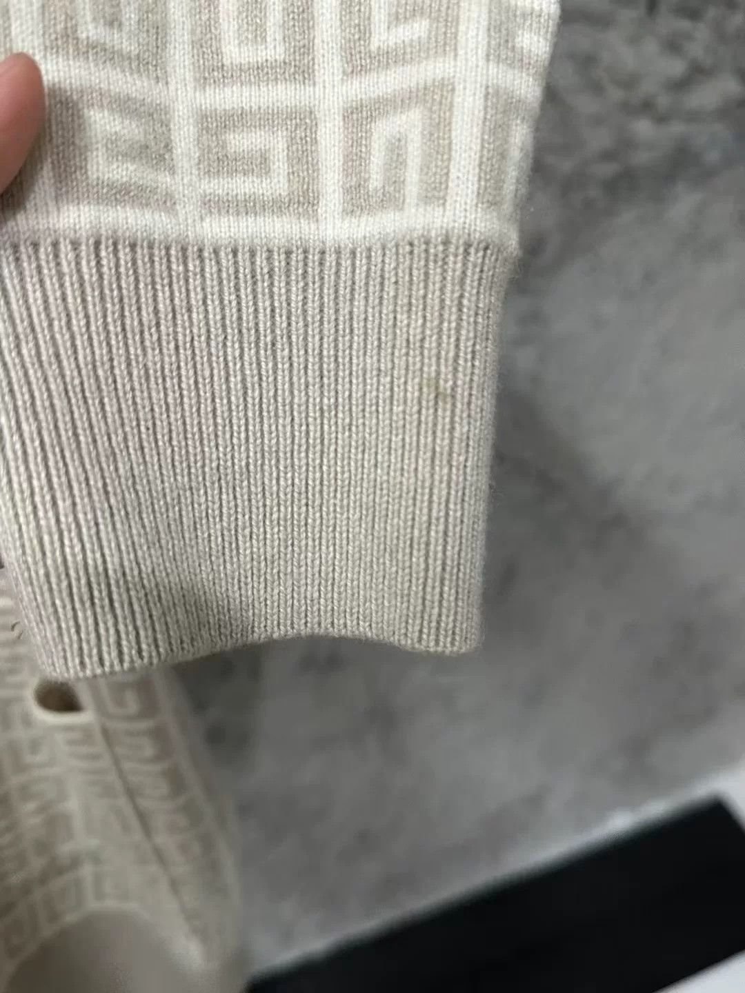 Givenchy Givenchy 4G Print Cashmere Cardigan Size S / US 4 / IT 40 - 5 Thumbnail