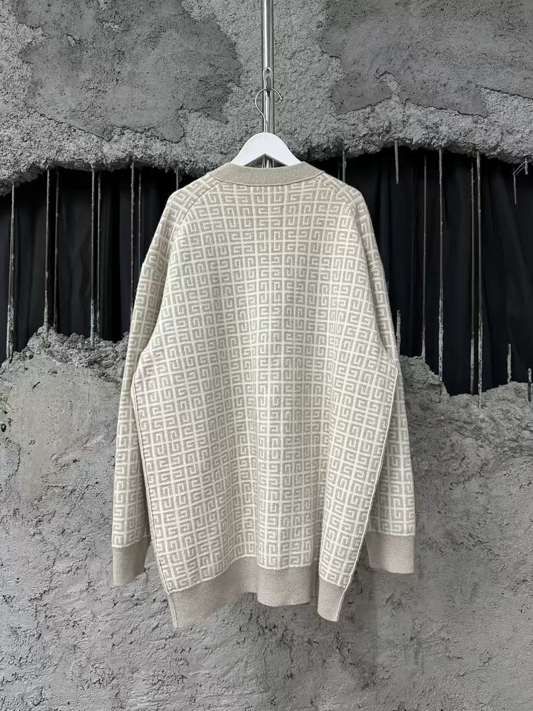Givenchy Givenchy 4G Print Cashmere Cardigan Size S / US 4 / IT 40 - 2 Thumbnail