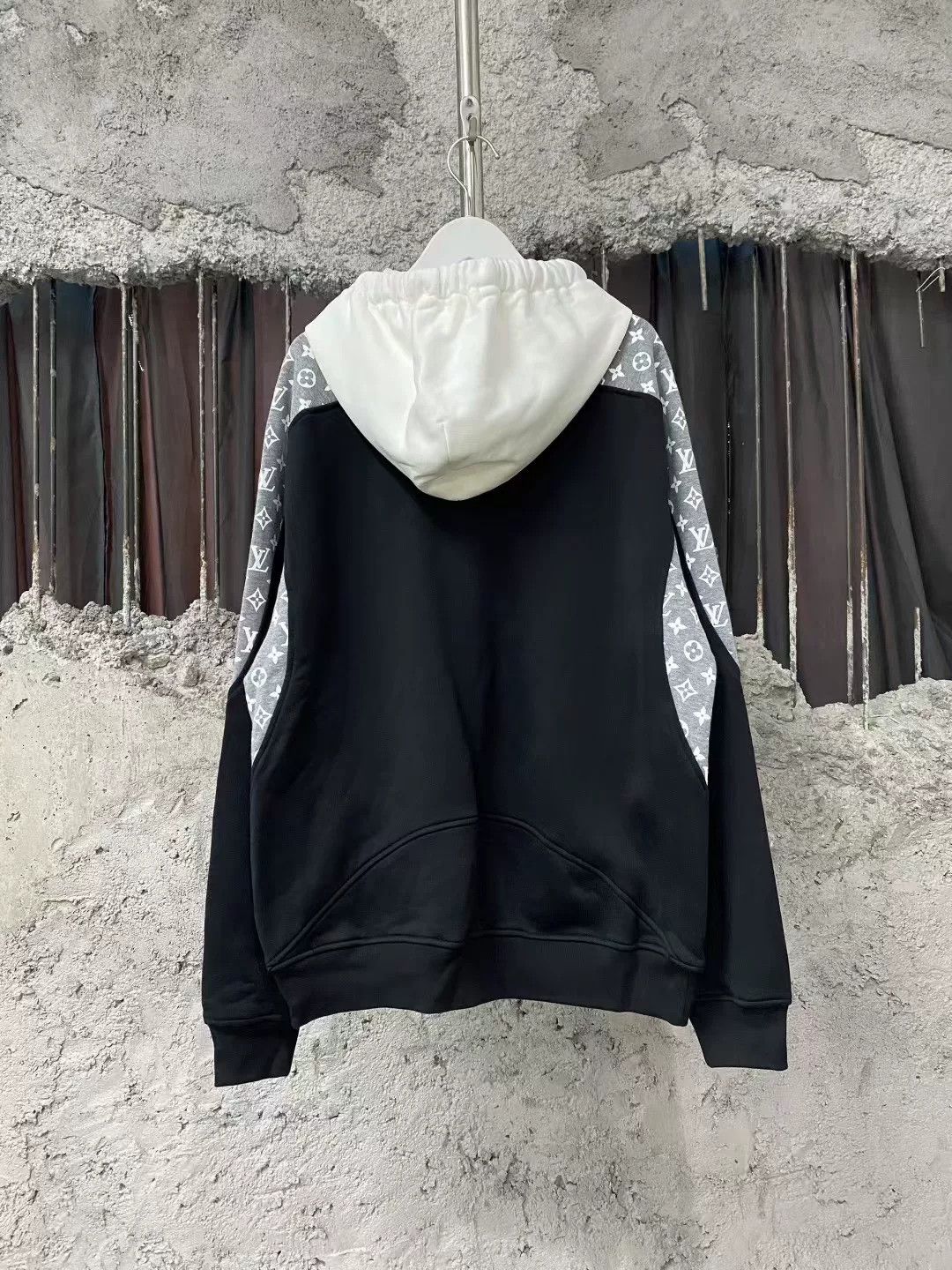Louis Vuitton Louis Vuitton Black White Monogram Hoodie Size US M / EU 48-50 / 2 - 2 Thumbnail