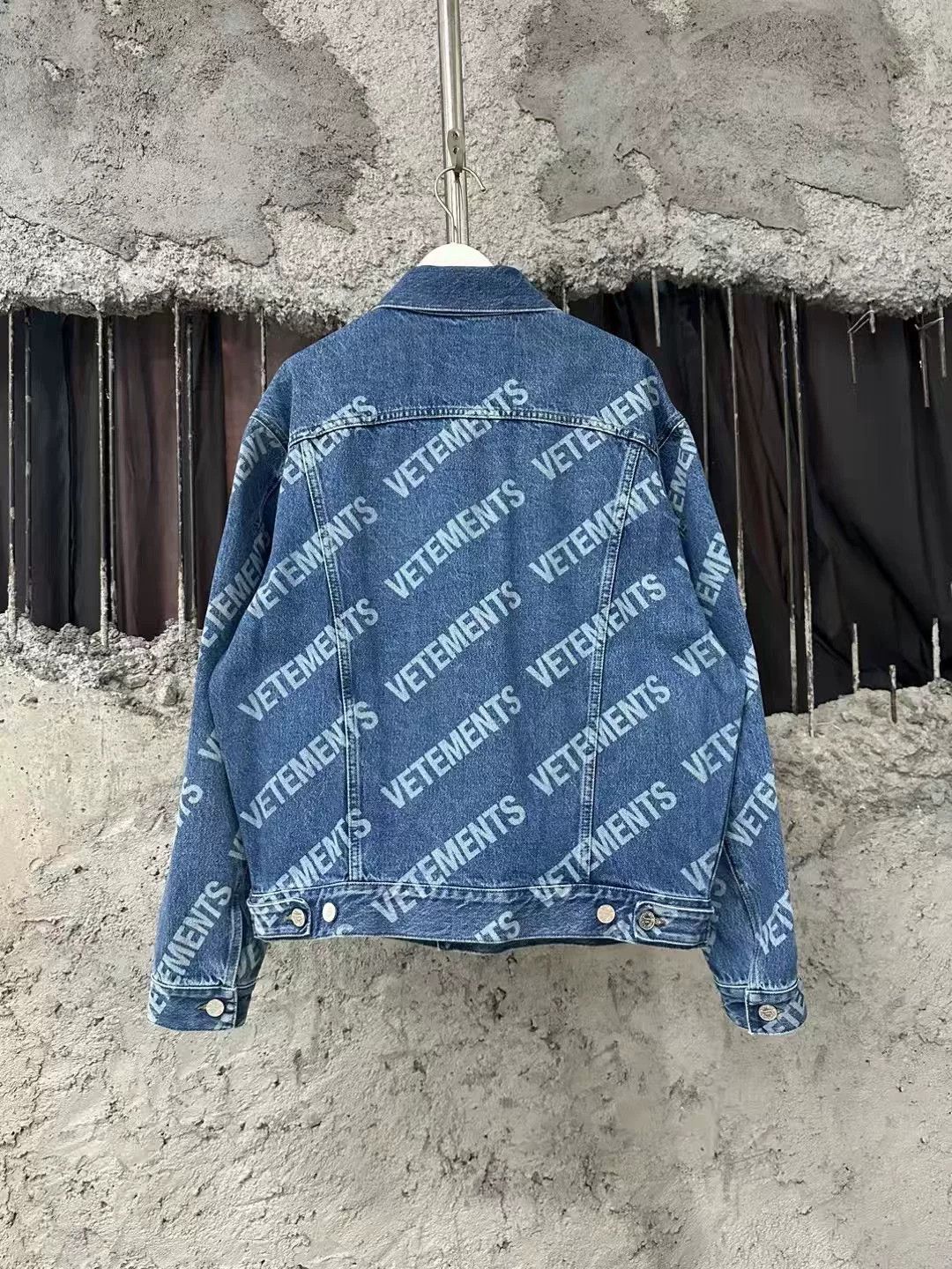 Vetements Vetements Blue Logo Denim Jacket Size XS / US 0-2 / IT 36-38 - 2 Thumbnail