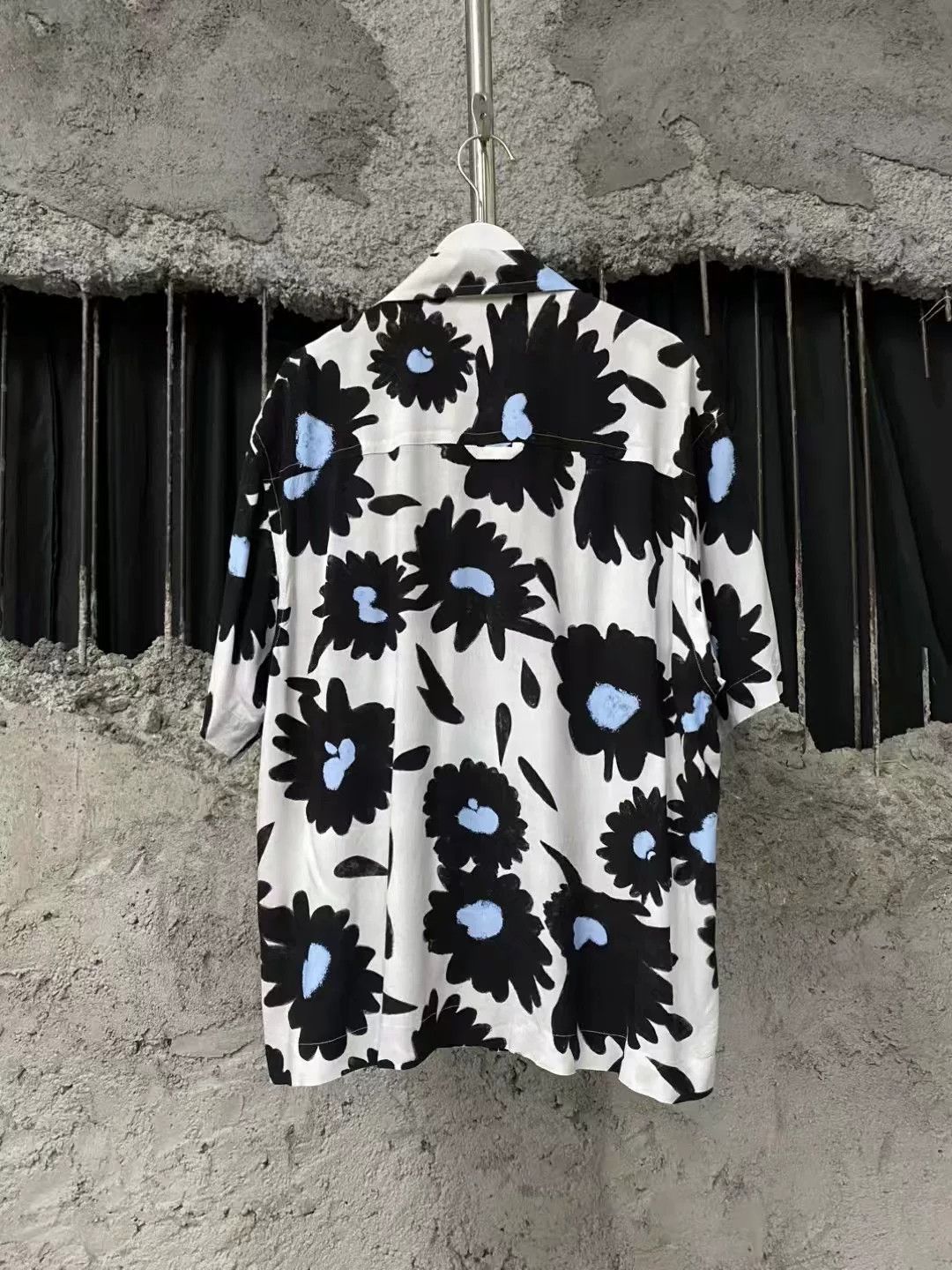 Jacquemus Jacquemus Black Blue Heart Flower Shirt Size L / US 10 / IT 46 - 2 Thumbnail