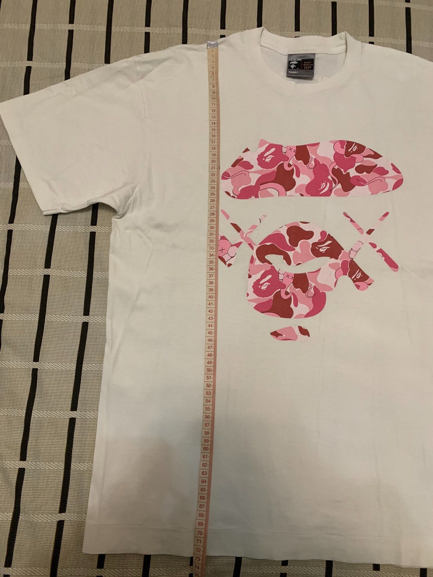Bape Bape Collab Camo Pink T-Shirt L Men Size US L / EU 52-54 / 3 - 7 Thumbnail