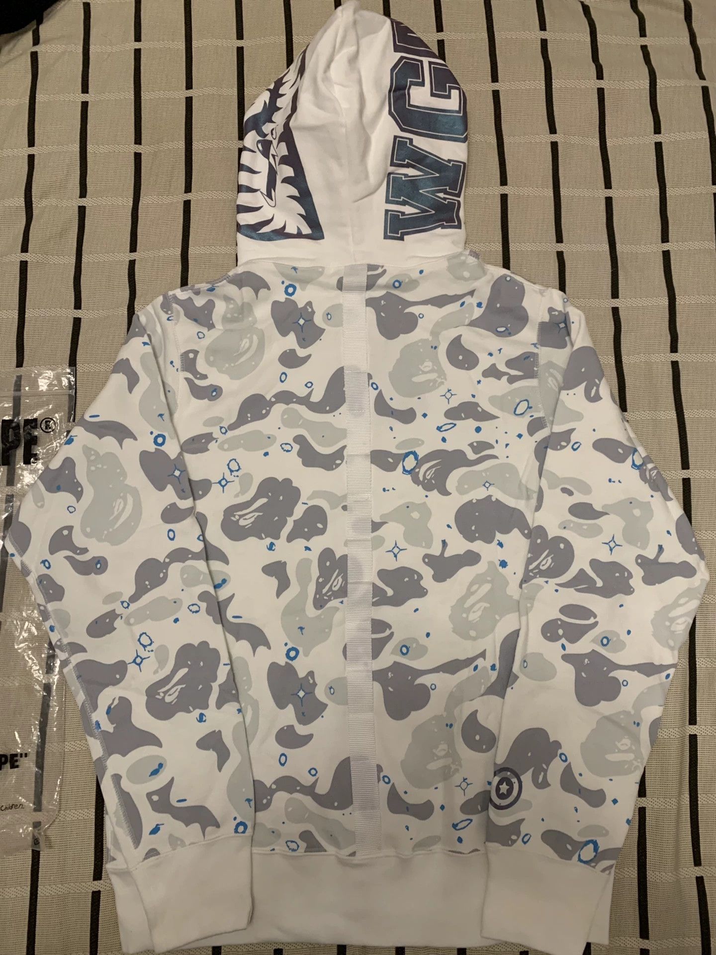 Bape Bape Shark Camo Hoodie M Men Size US M / EU 48-50 / 2 - 2 Thumbnail
