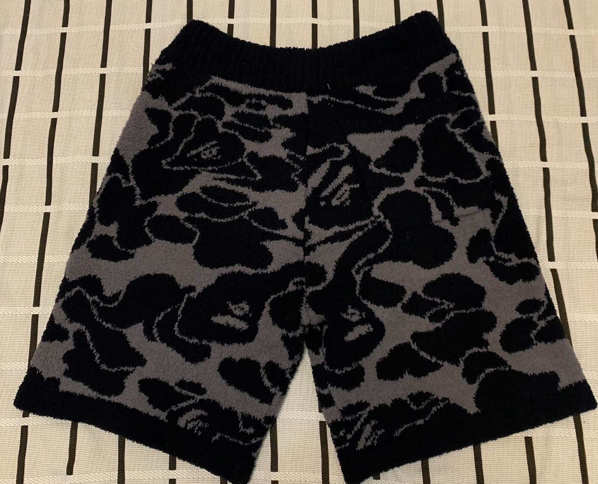 Bape Bape Camo Ape Head Shorts L Men Size US 34 / EU 50 - 2 Thumbnail