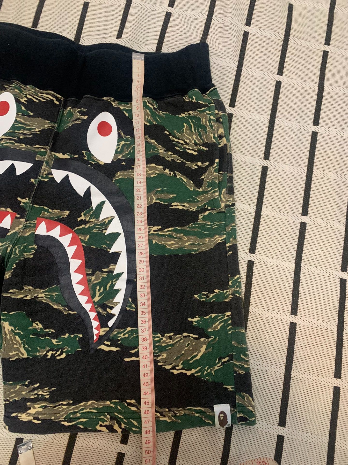 Bape Bape Shark Camo Shorts S Men Size US 30 / EU 46 - 8 Thumbnail
