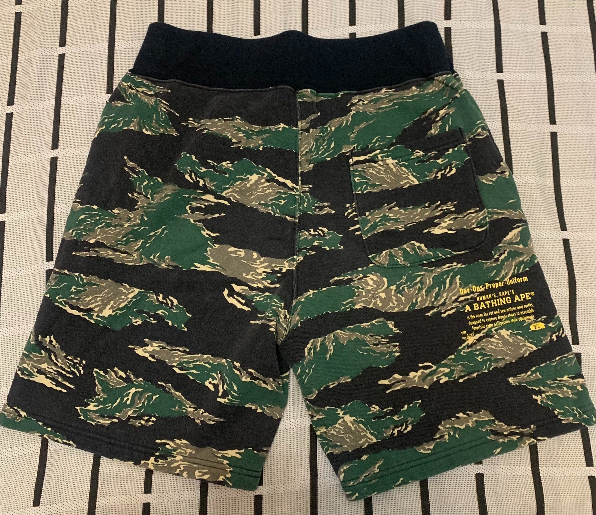 Bape Bape Shark Camo Shorts S Men Size US 30 / EU 46 - 2 Thumbnail