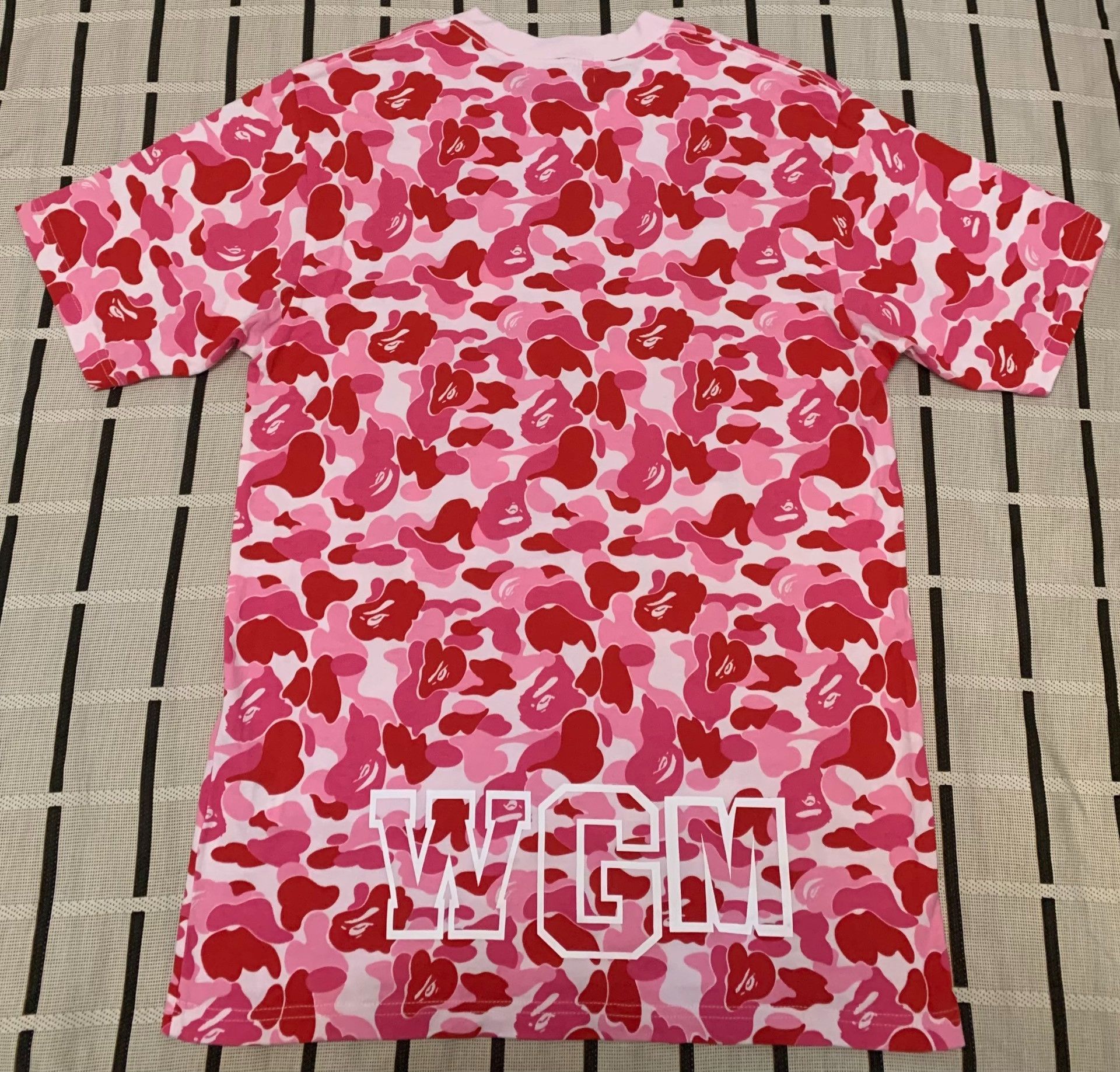 Bape Bape Shark Camo Pink T-Shirt M Men Size US M / EU 48-50 / 2 - 2 Thumbnail
