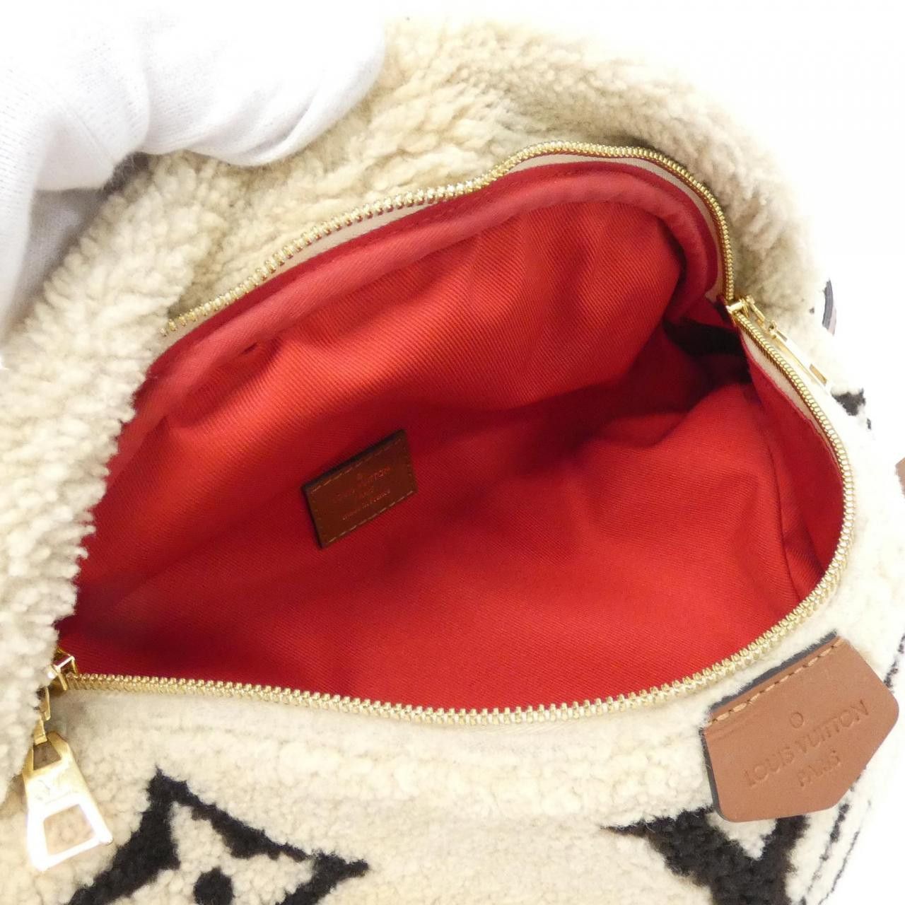 Louis Vuitton Louis Vuitton Louis Vuitton Monogram Shearling Bumbag Fur Belt Bag M55425 DUTY FREE for USA Size ONE SIZE - 7 Thumbnail