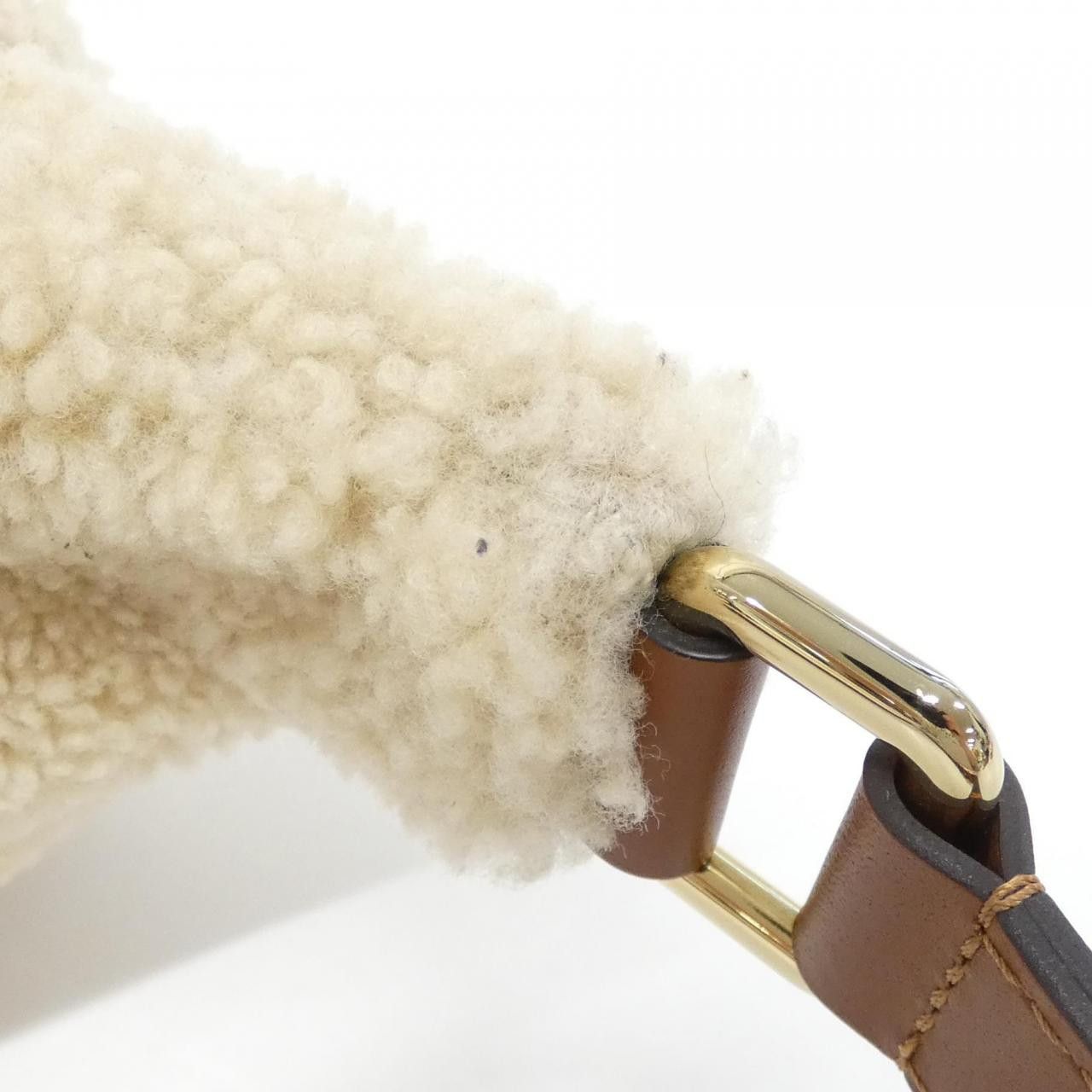 Louis Vuitton Louis Vuitton Louis Vuitton Monogram Shearling Bumbag Fur Belt Bag M55425 DUTY FREE for USA Size ONE SIZE - 5 Thumbnail