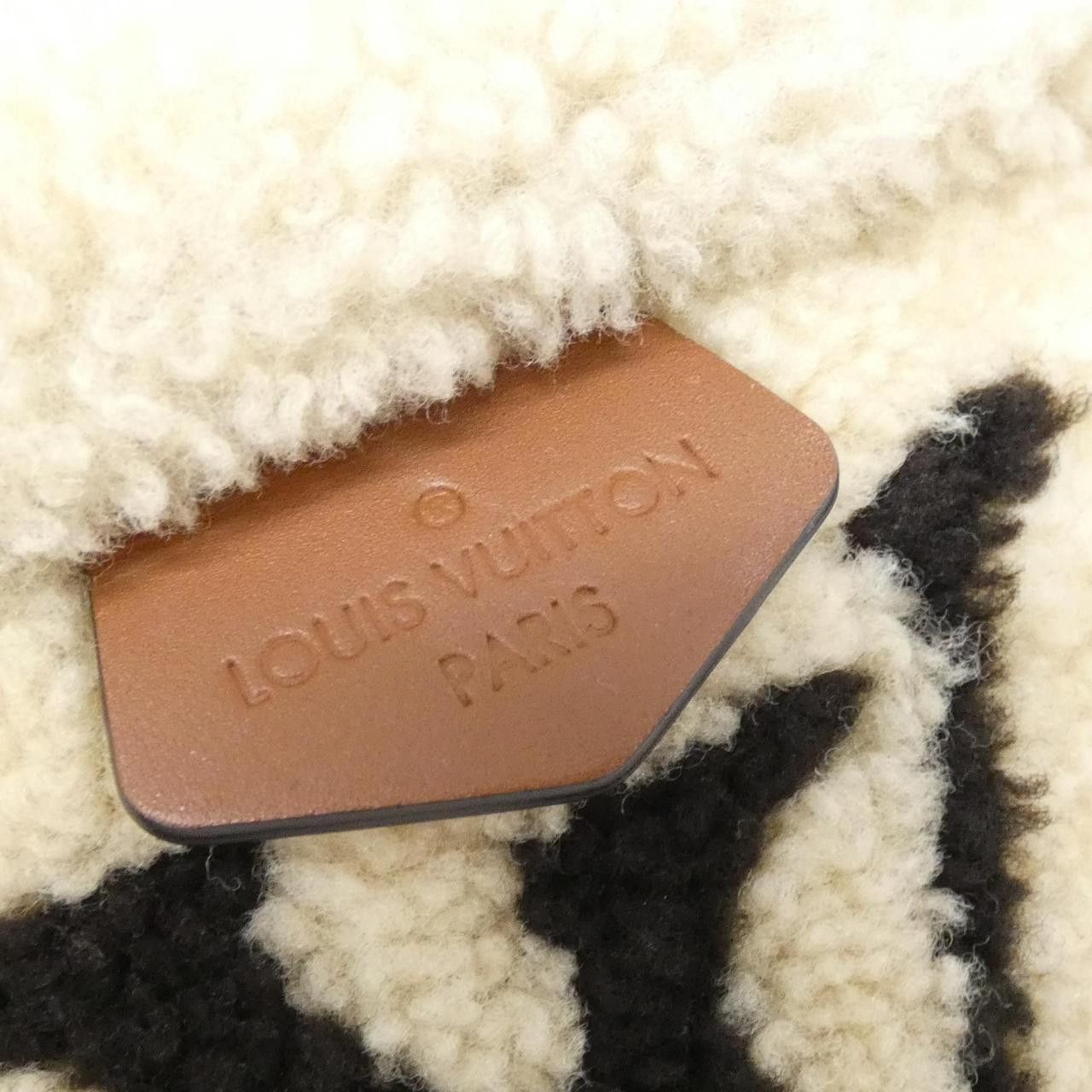 Louis Vuitton Louis Vuitton Louis Vuitton Monogram Shearling Bumbag Fur Belt Bag M55425 DUTY FREE for USA Size ONE SIZE - 4 Thumbnail