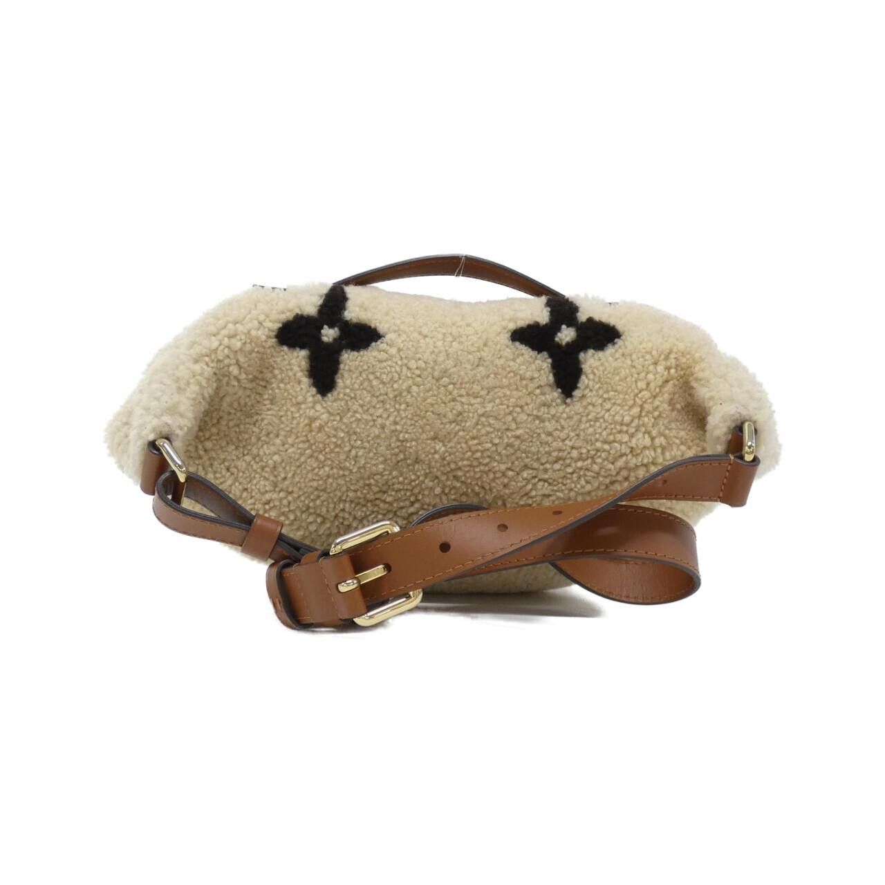 Louis Vuitton Louis Vuitton Louis Vuitton Monogram Shearling Bumbag Fur Belt Bag M55425 DUTY FREE for USA Size ONE SIZE - 2 Thumbnail