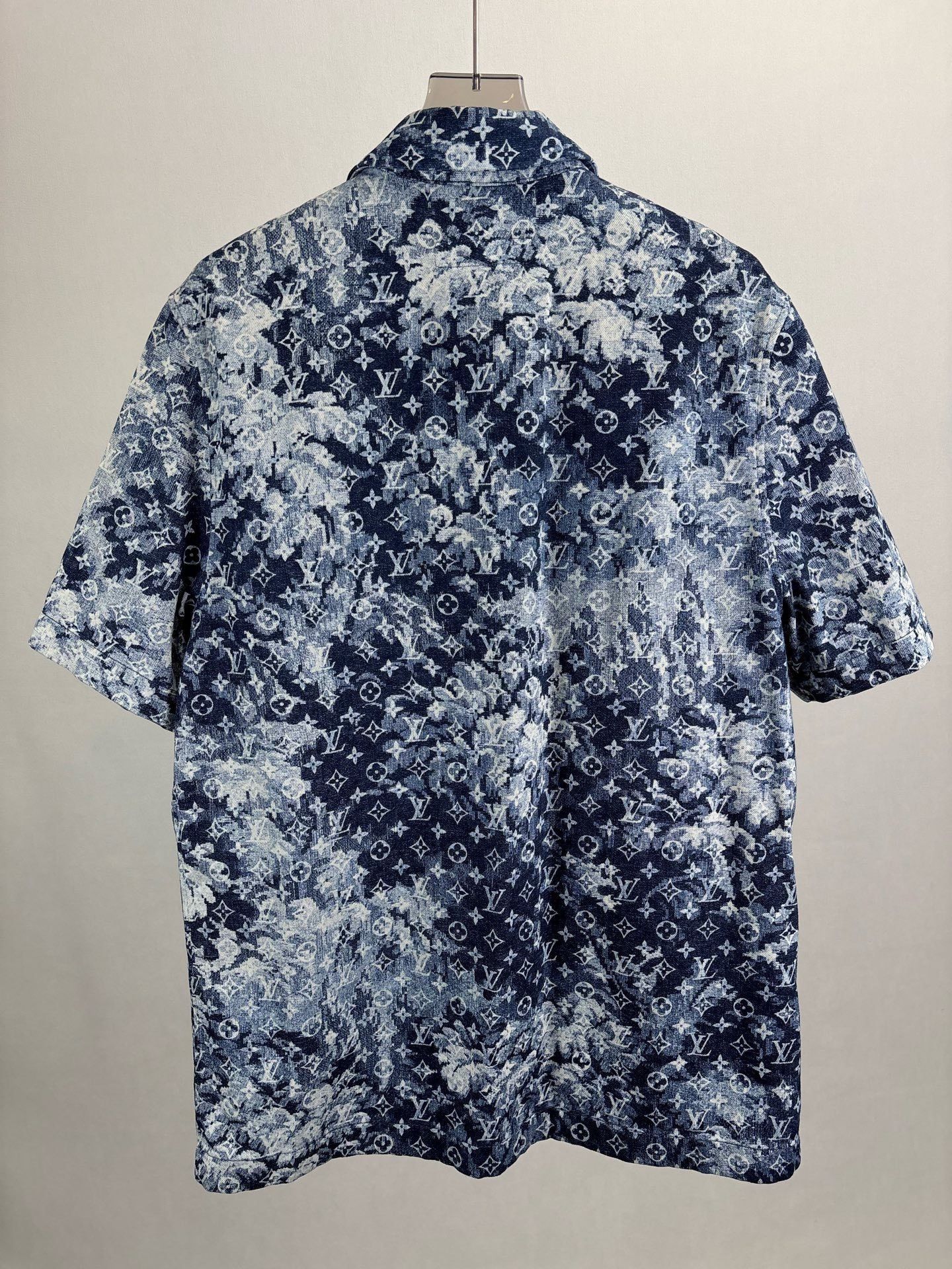 Louis Vuitton Louis Vuitton LV Logo Denim Short Sleeve Shirt Size US L / EU 52-54 / 3 - 2 Thumbnail