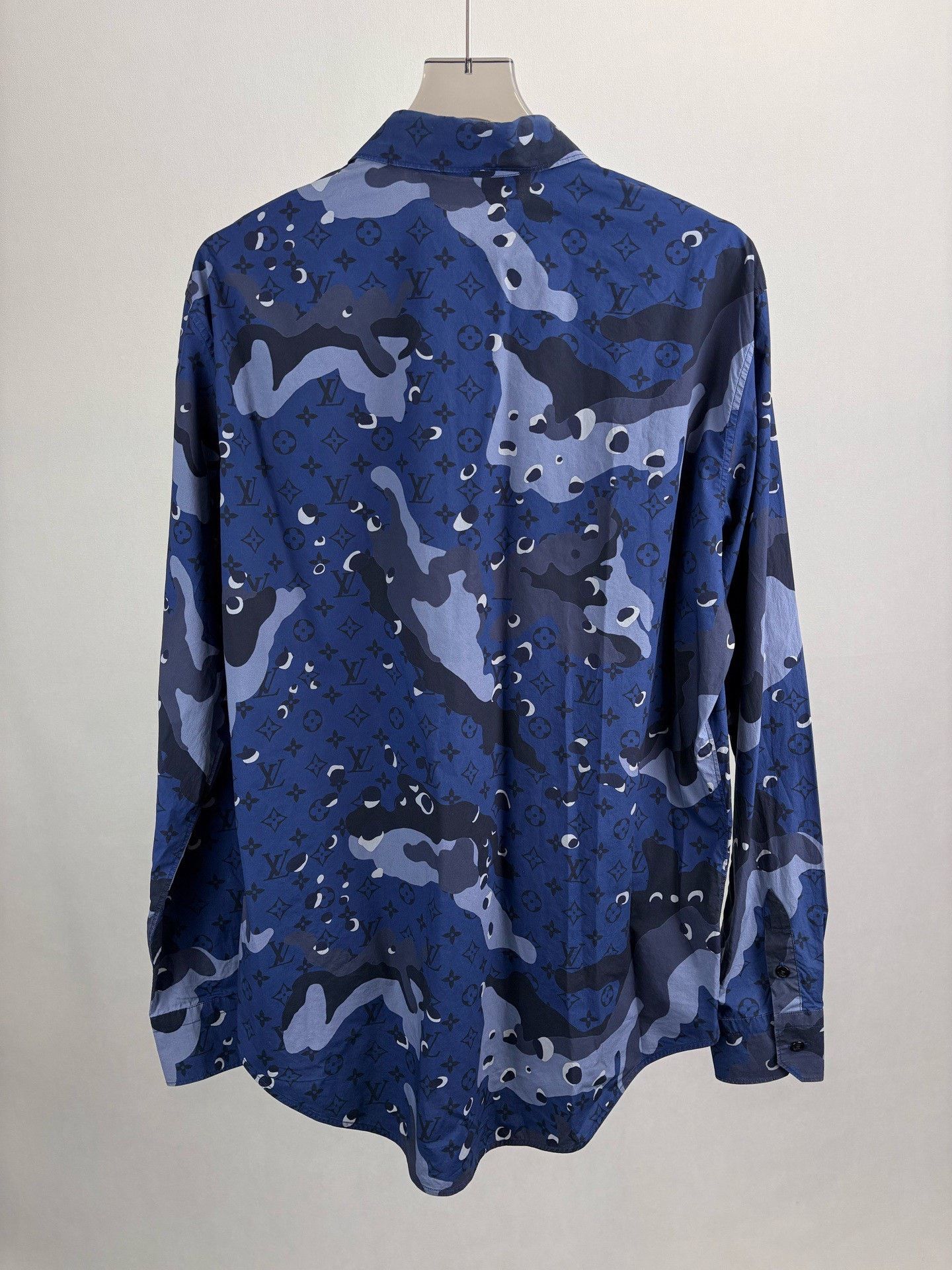 Louis Vuitton Louis Vuitton Blue Camo Monogram Long-Sleeve Shirt Size US XXL / EU 58 / 5 - 2 Thumbnail