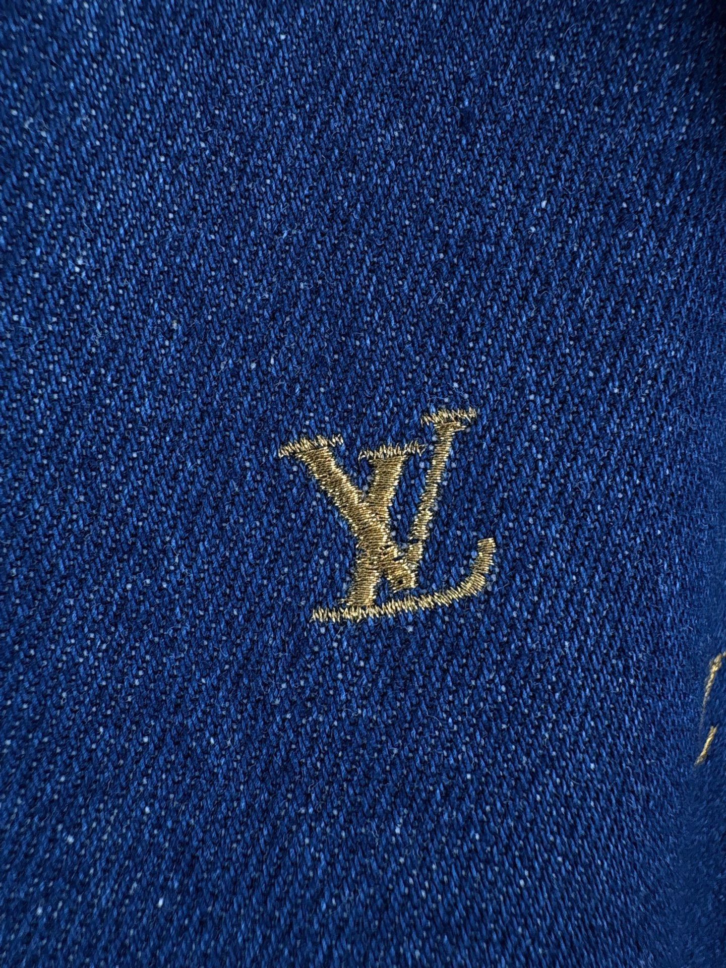 Louis Vuitton Louis Vuitton Pharrell Gold Thread Monogram Denim Shirt Size US L / EU 52-54 / 3 - 3 Thumbnail