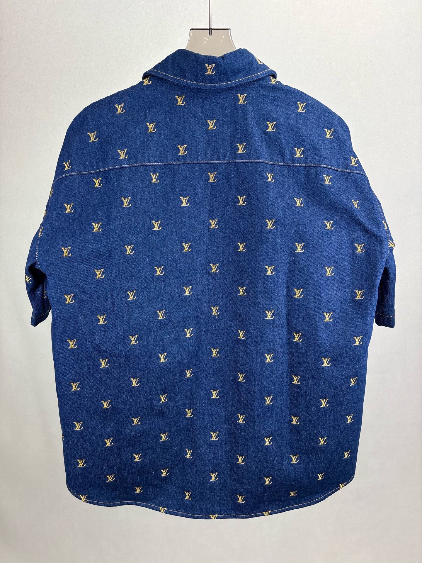 Louis Vuitton Louis Vuitton Pharrell Gold Thread Monogram Denim Shirt Size US L / EU 52-54 / 3 - 2 Thumbnail