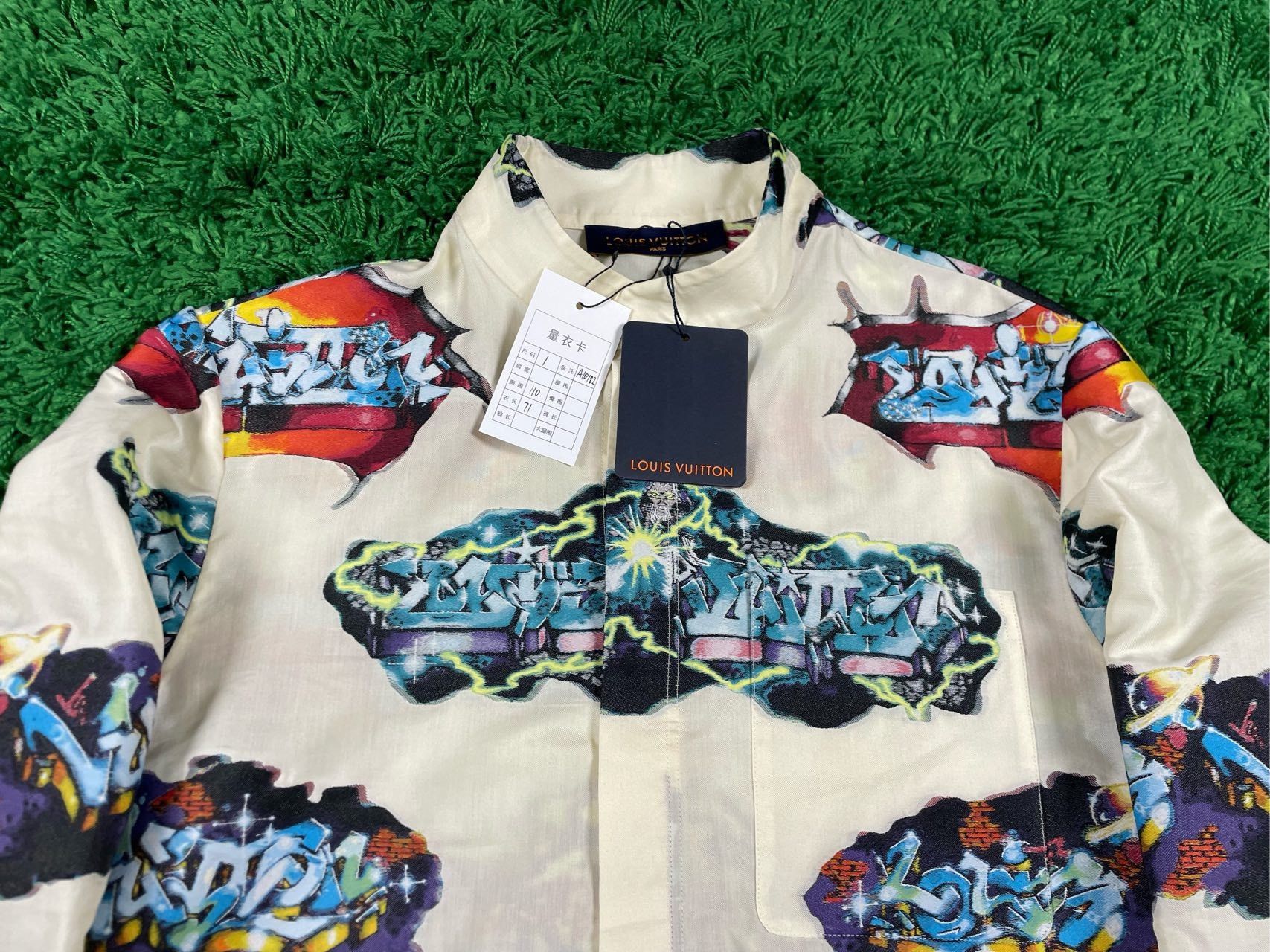 Louis Vuitton Louis Vuitton Graffiti Long Sleeve Shirt Size US S / EU 44-46 / 1 - 3 Thumbnail