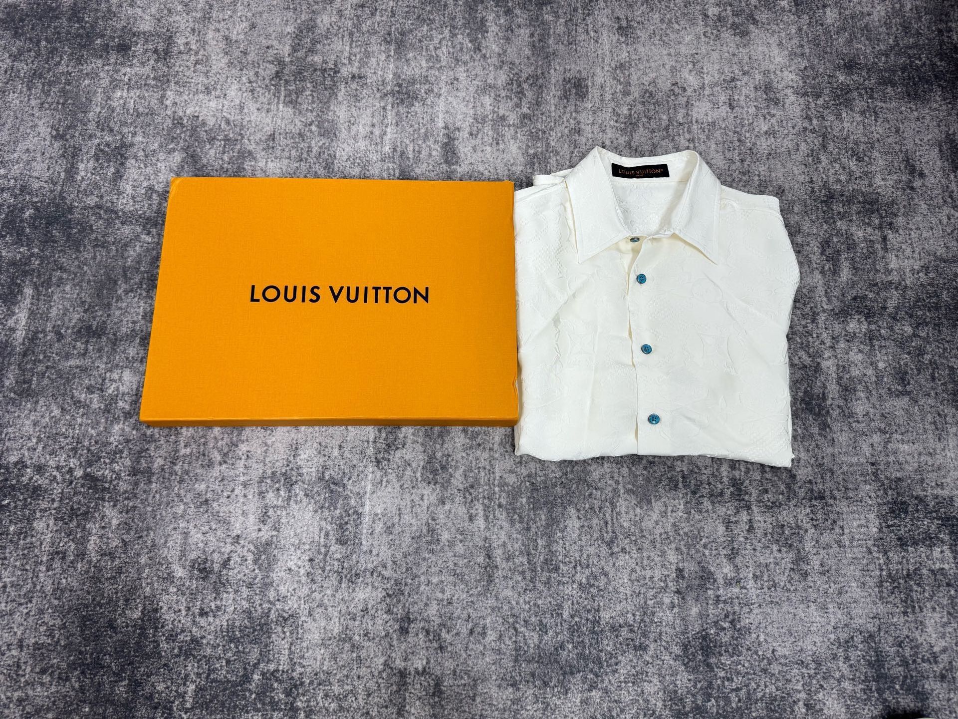 Louis Vuitton Louis Vuitton Turquoise Silk Long-Sleeve Shirt Size US S / EU 44-46 / 1 - 6 Thumbnail
