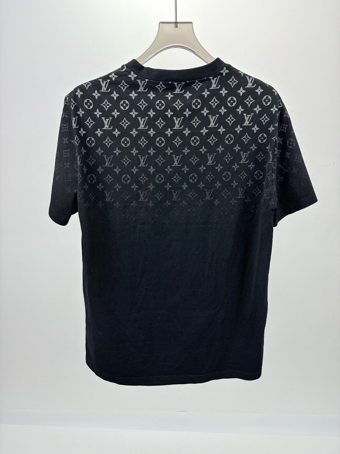 Louis Vuitton Louis Vuitton LV New Full Logo Gradient Tee Size US XL / EU 56 / 4 - 2 Thumbnail