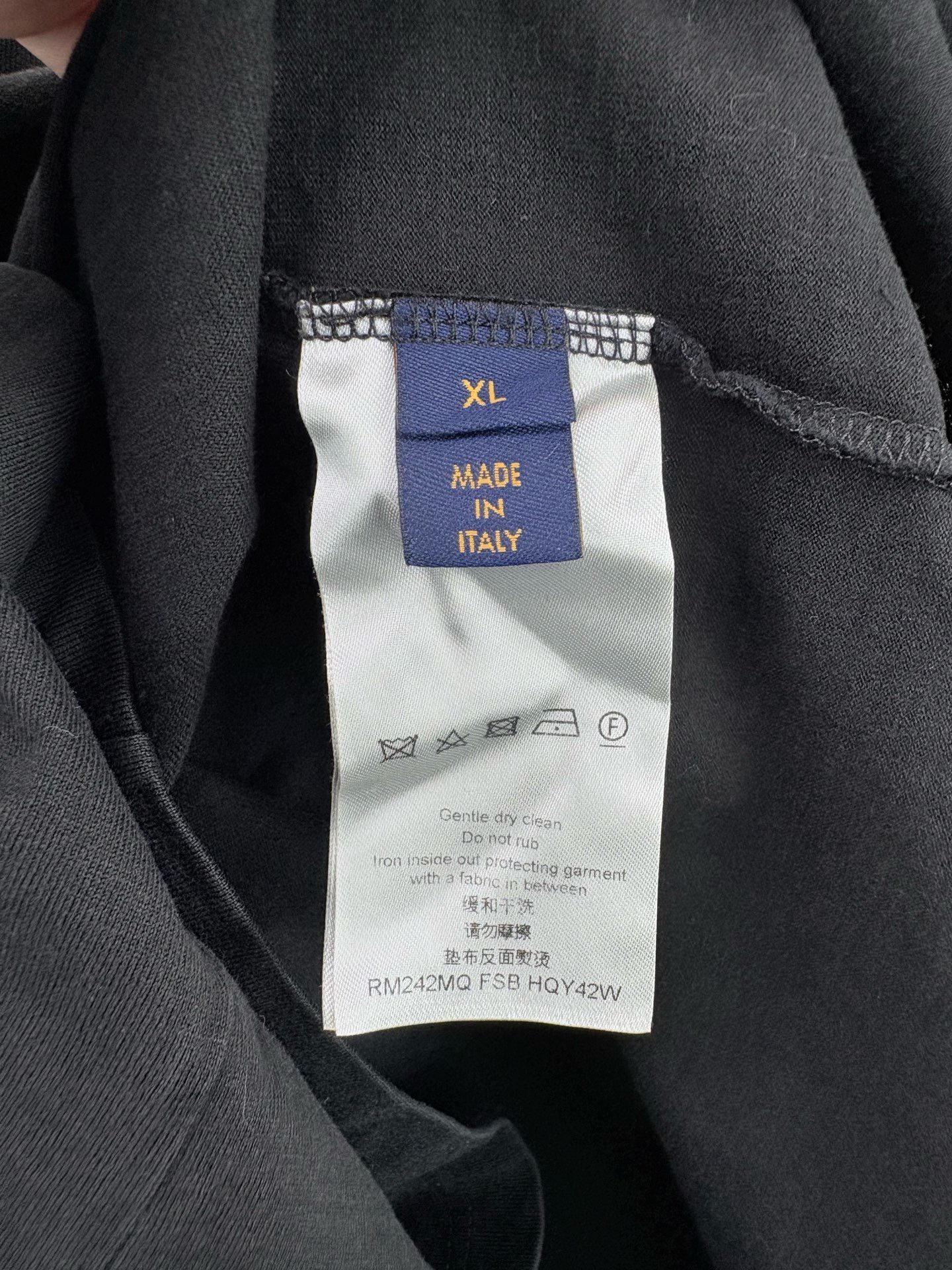 Louis Vuitton Louis Vuitton LV New Full Logo Gradient Tee Size US XL / EU 56 / 4 - 4 Thumbnail